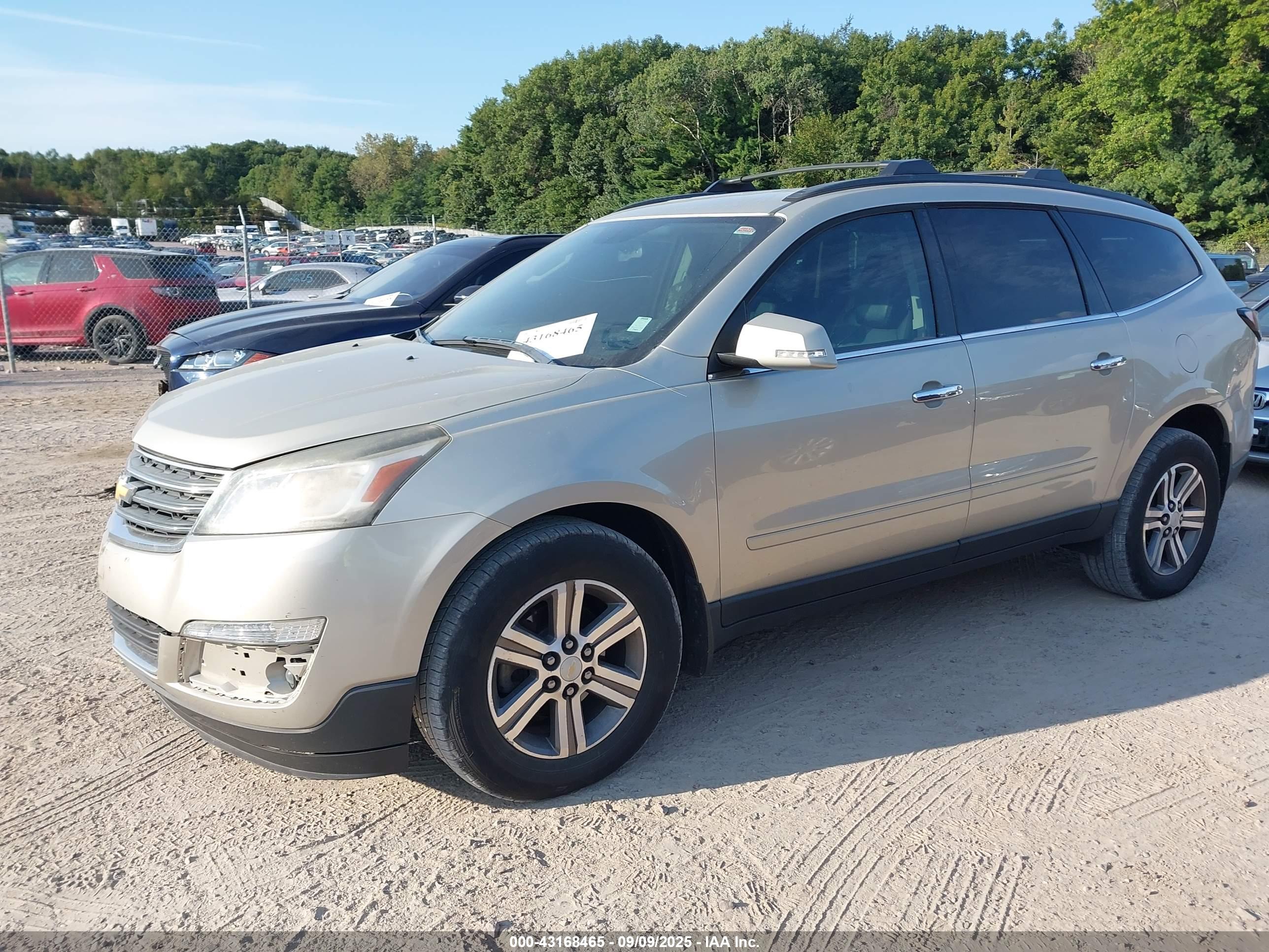 CHEVROLET TRAVERSE image 2