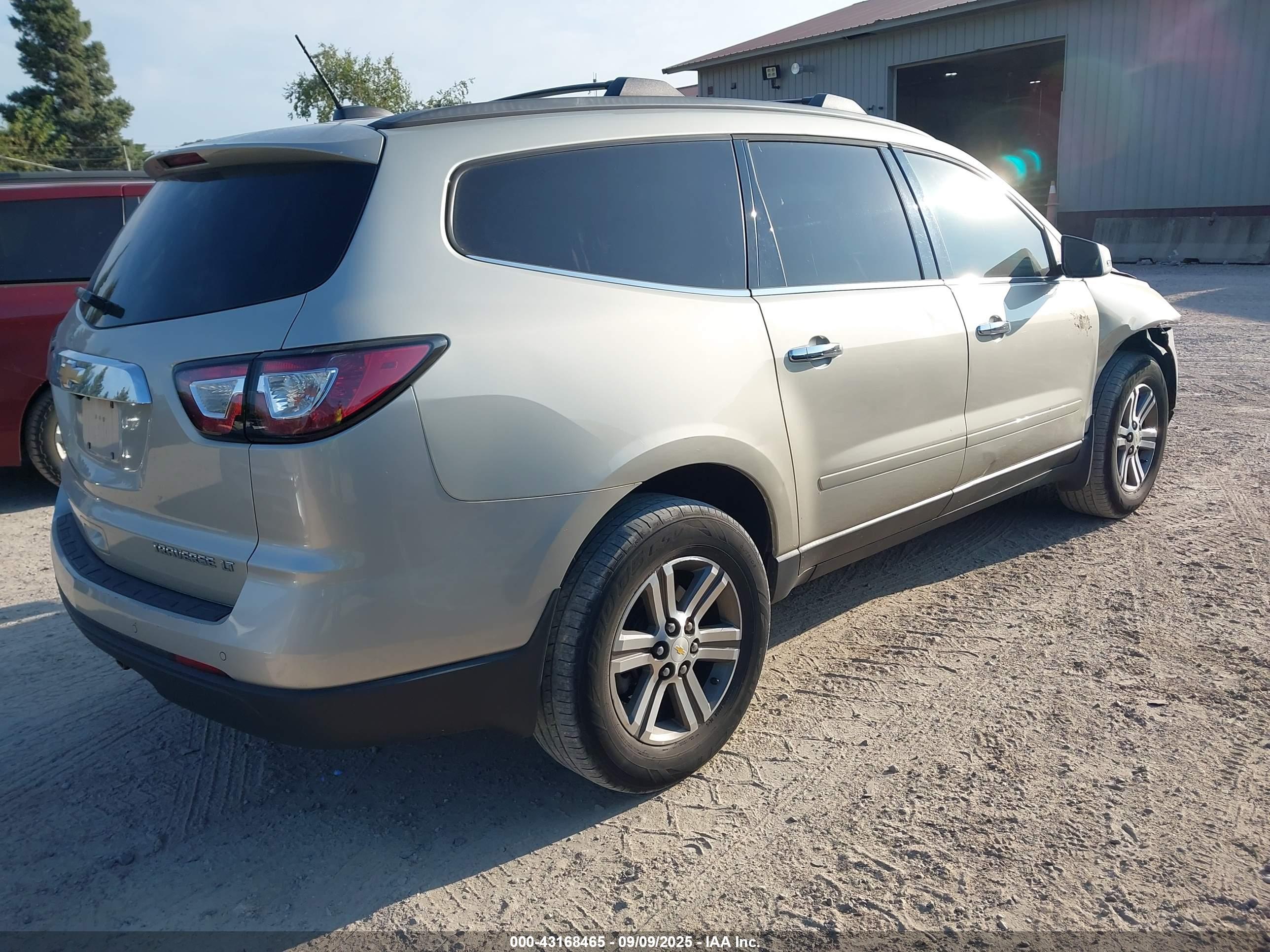 CHEVROLET TRAVERSE image 4