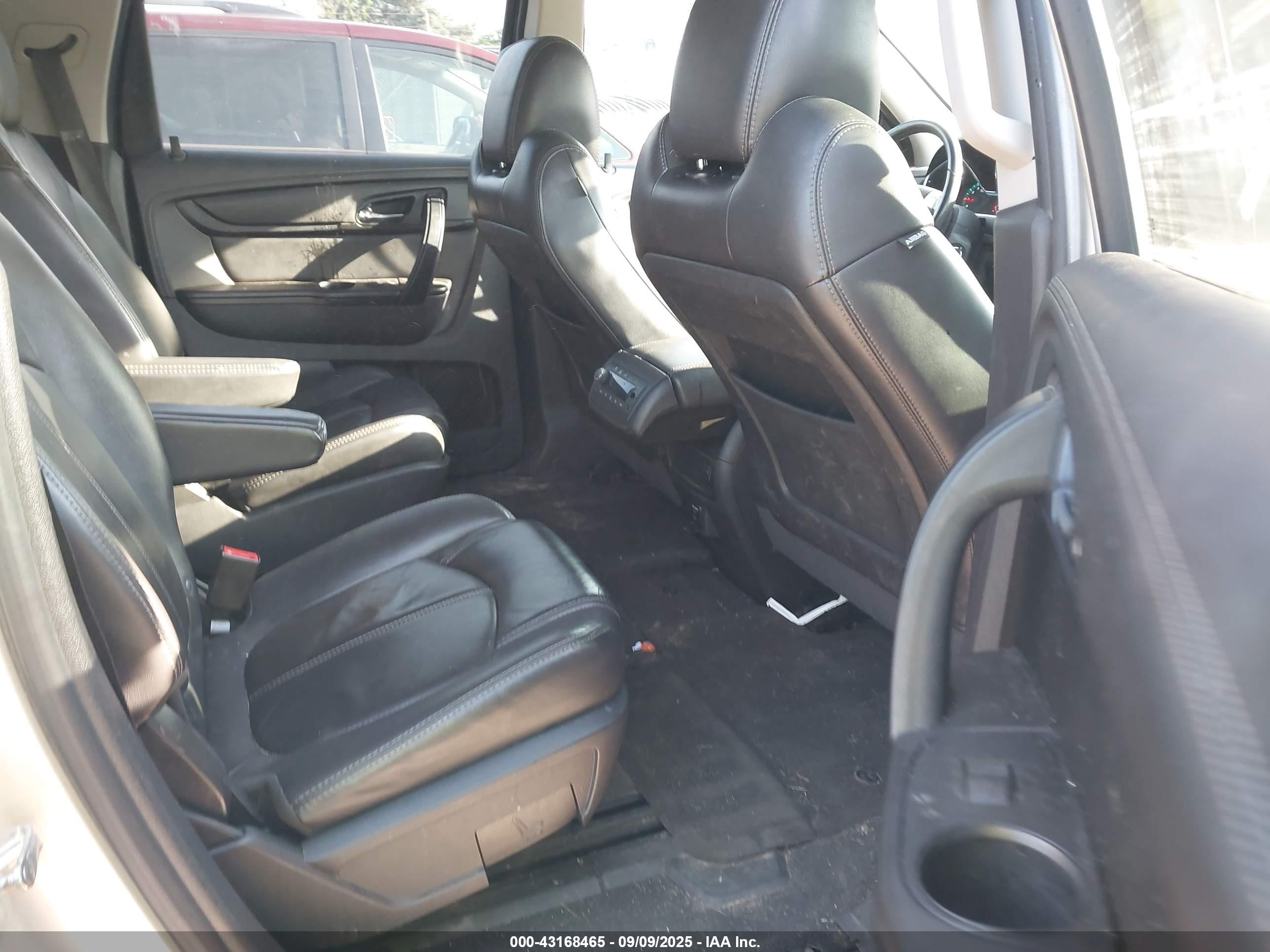 CHEVROLET TRAVERSE image 8