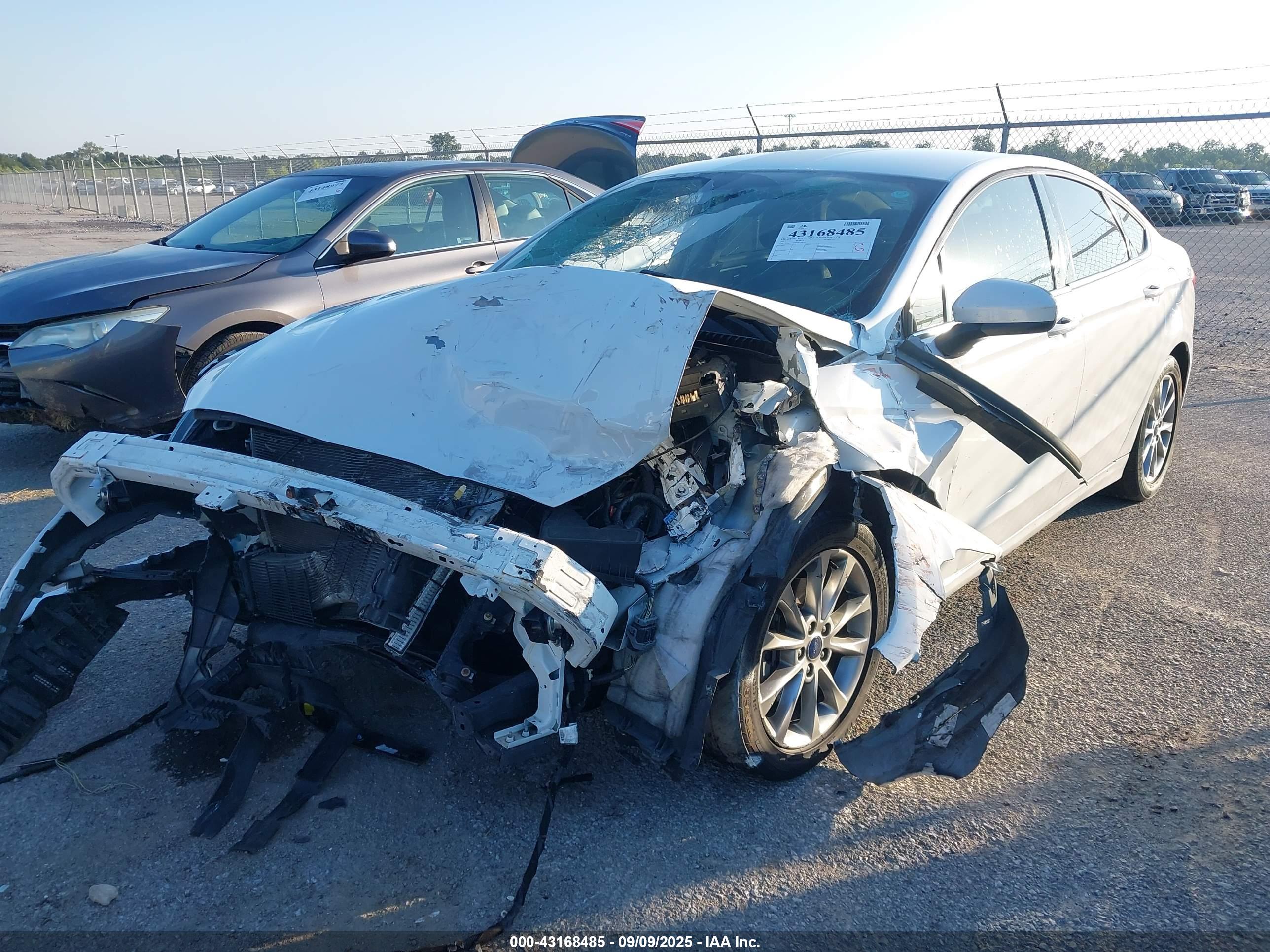 FORD FUSION image 2
