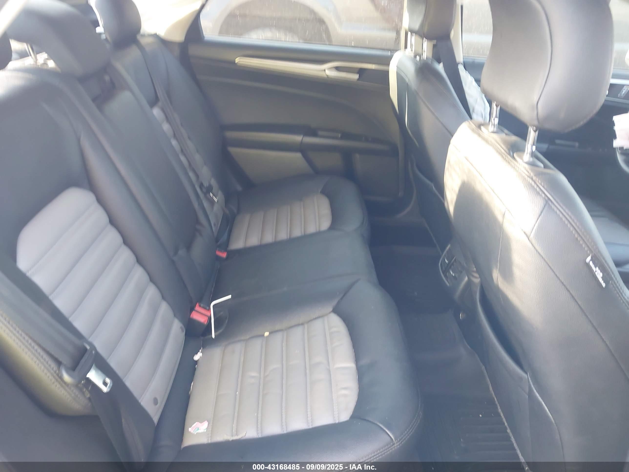 FORD FUSION image 8