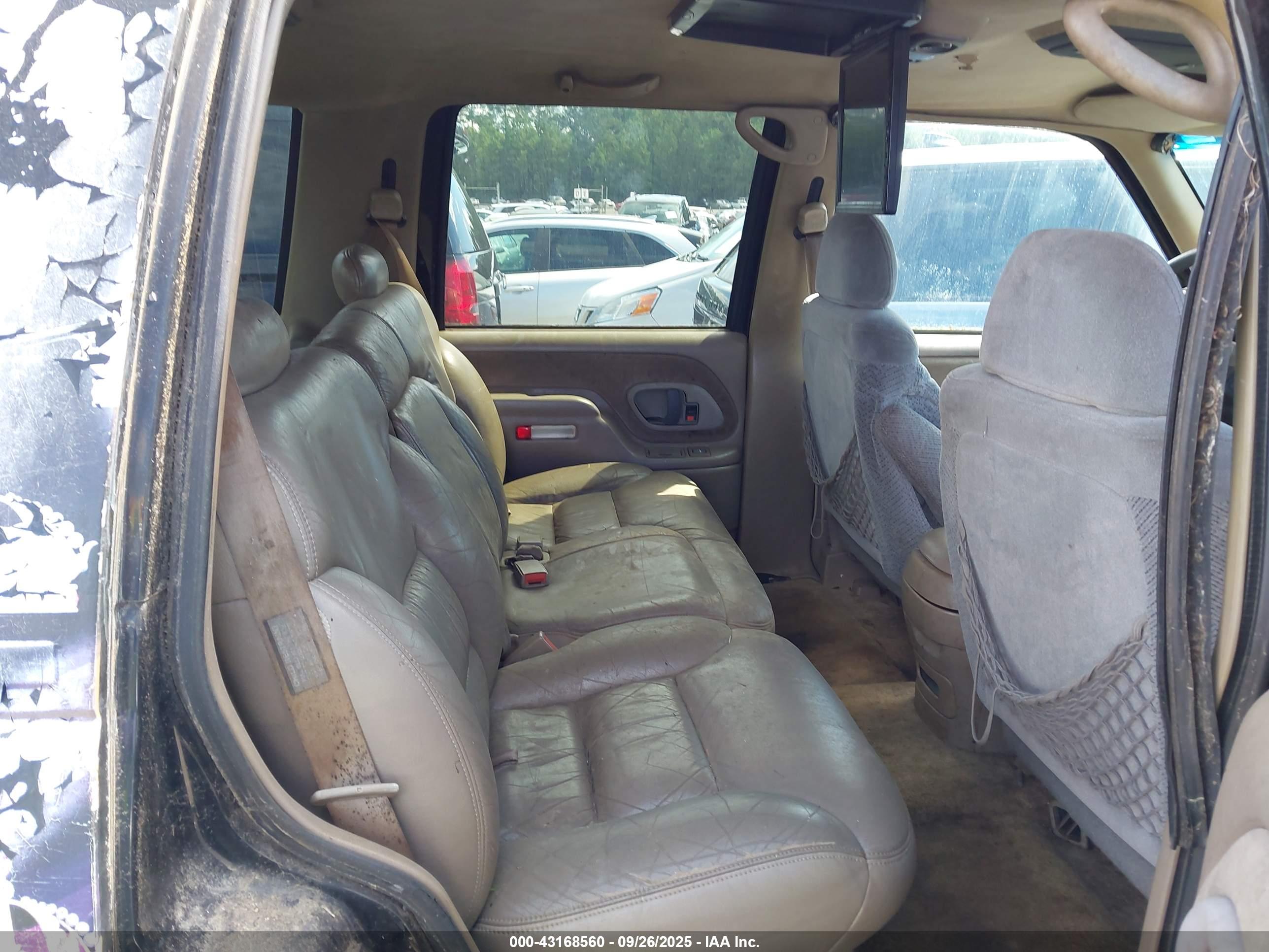 CHEVROLET TAHOE image 8