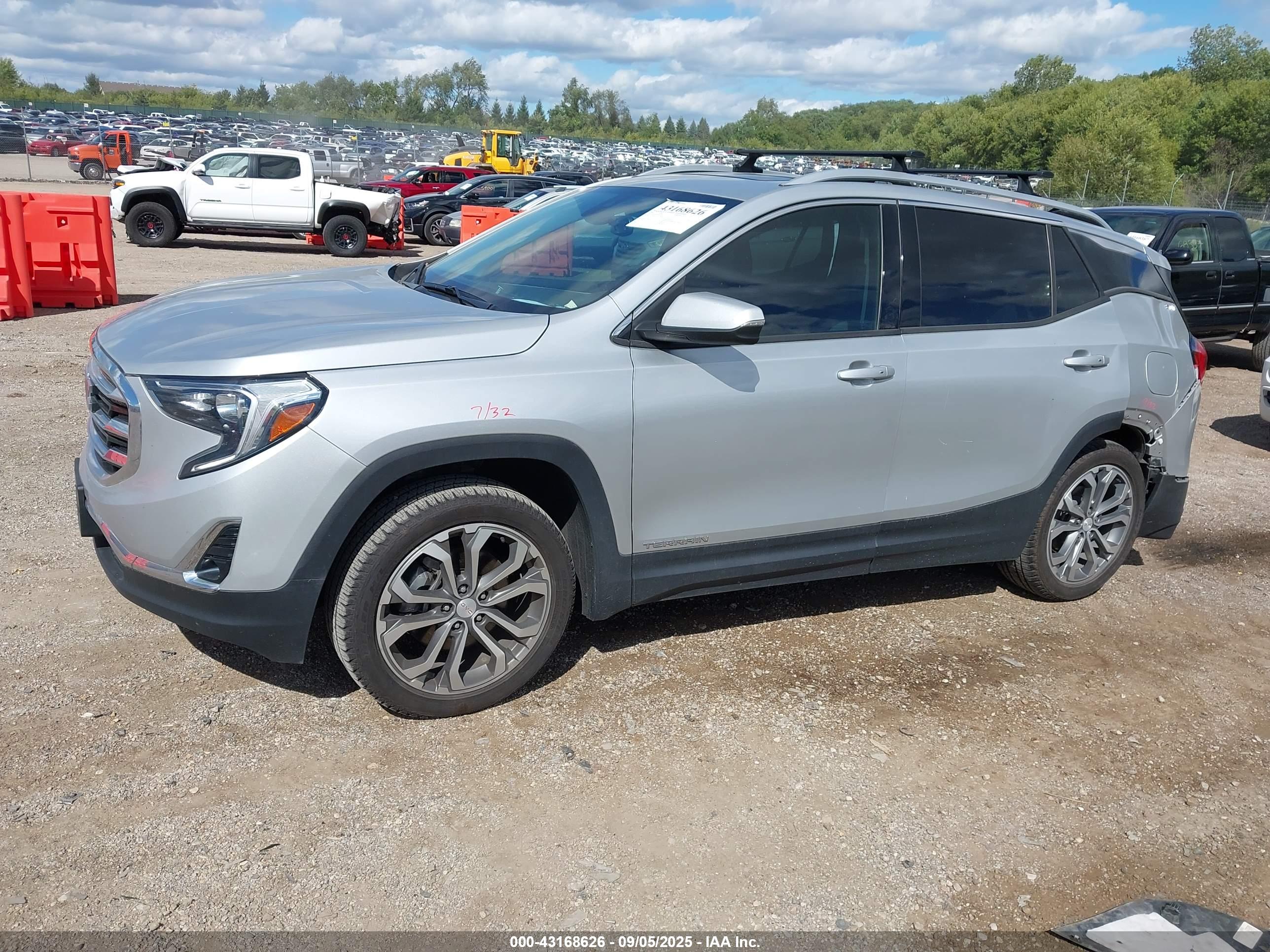 GMC TERRAIN image 2