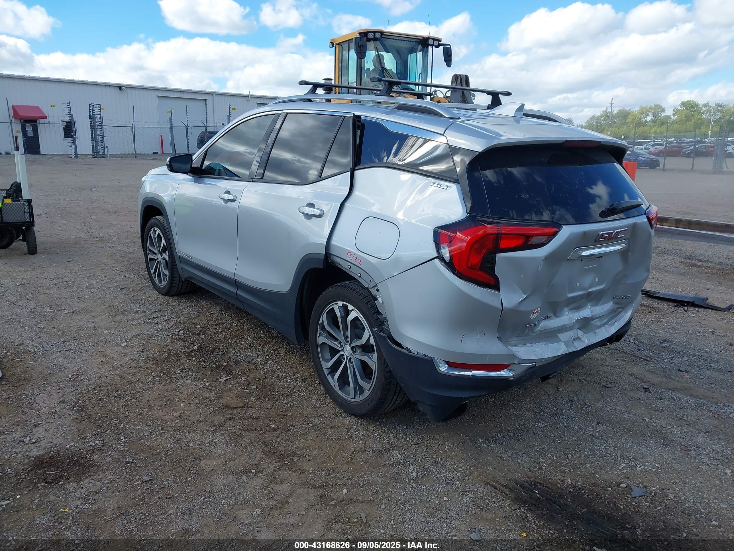 GMC TERRAIN image 3