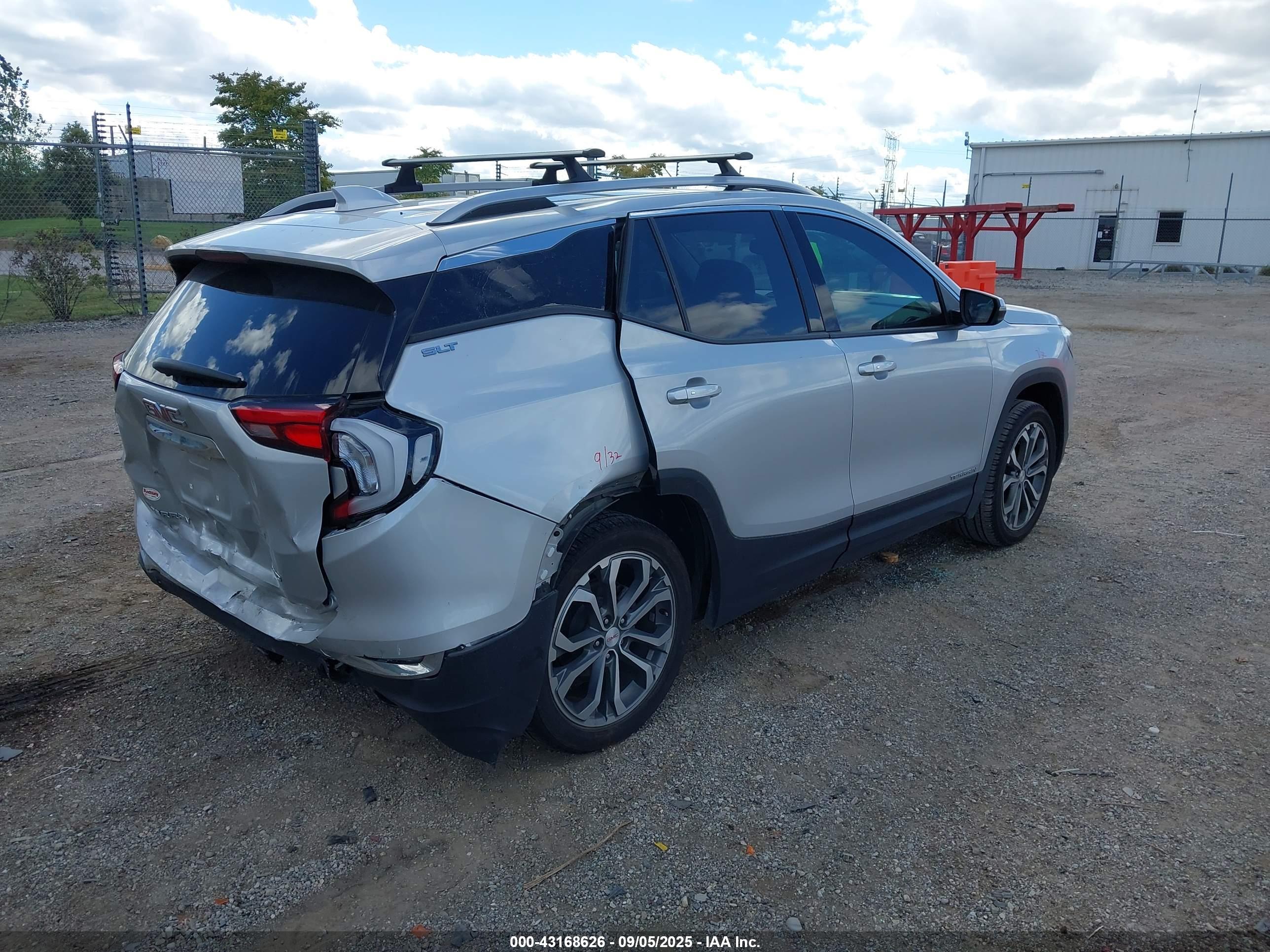 GMC TERRAIN image 4