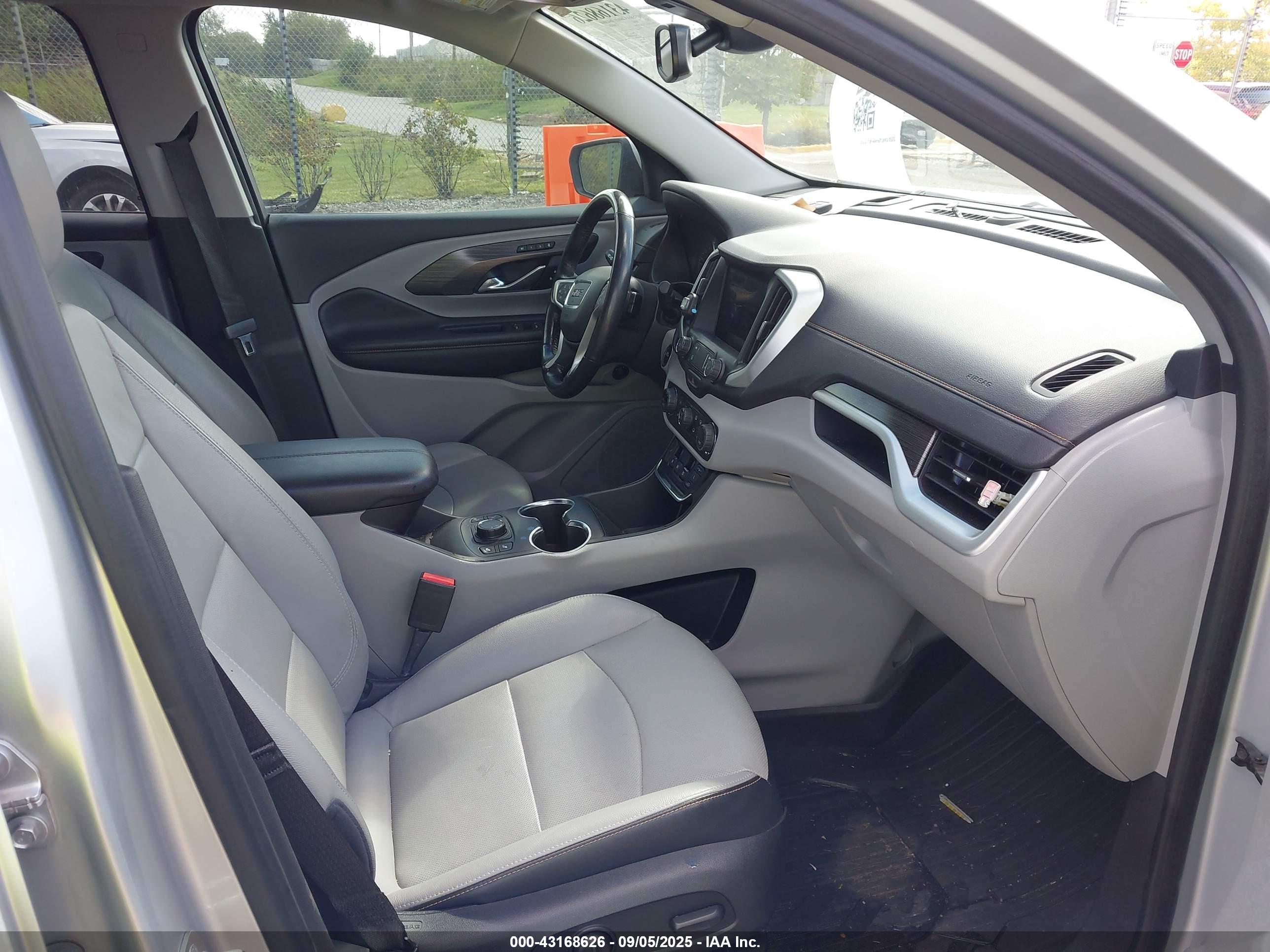 GMC TERRAIN image 5