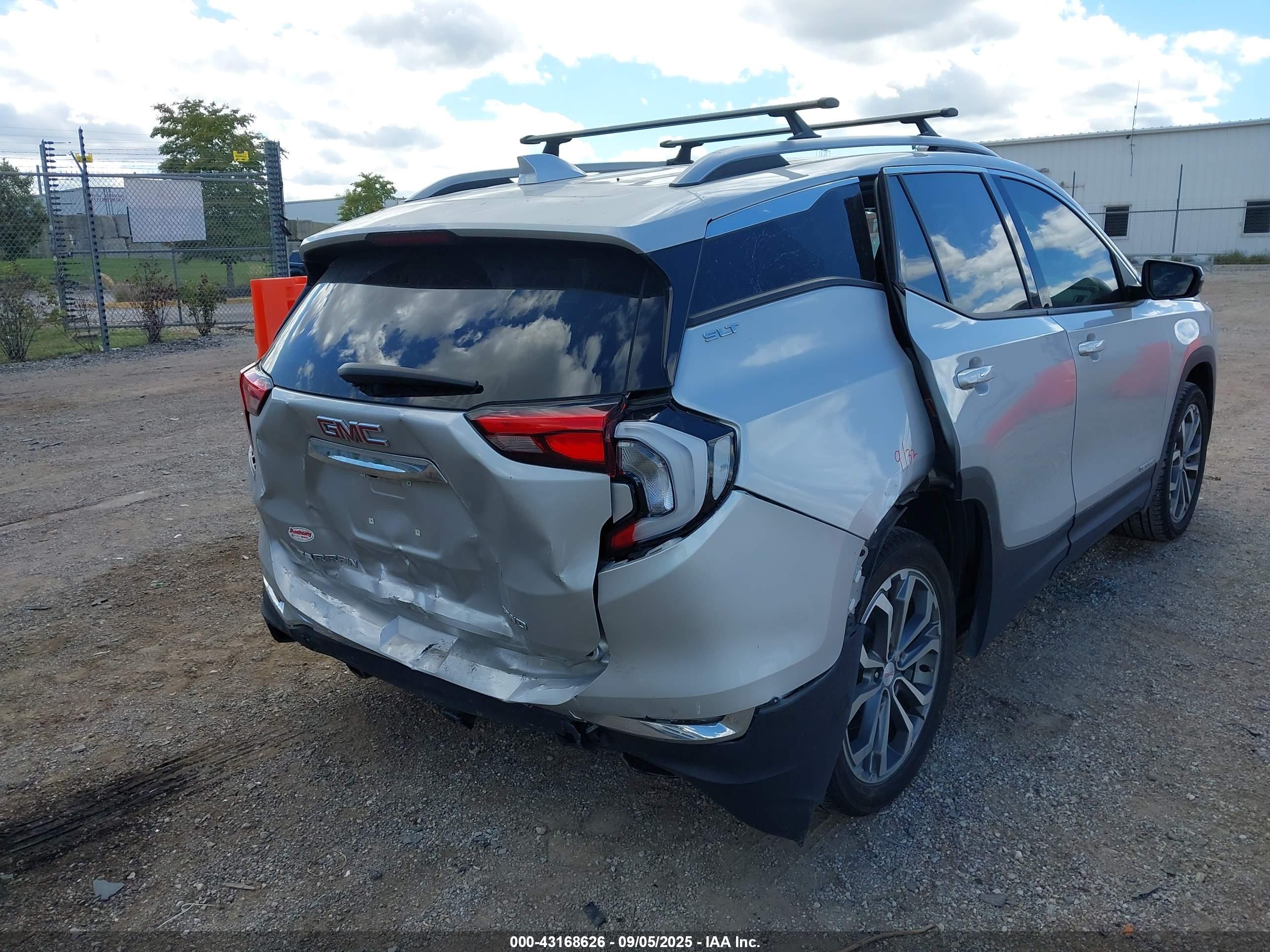 GMC TERRAIN image 6