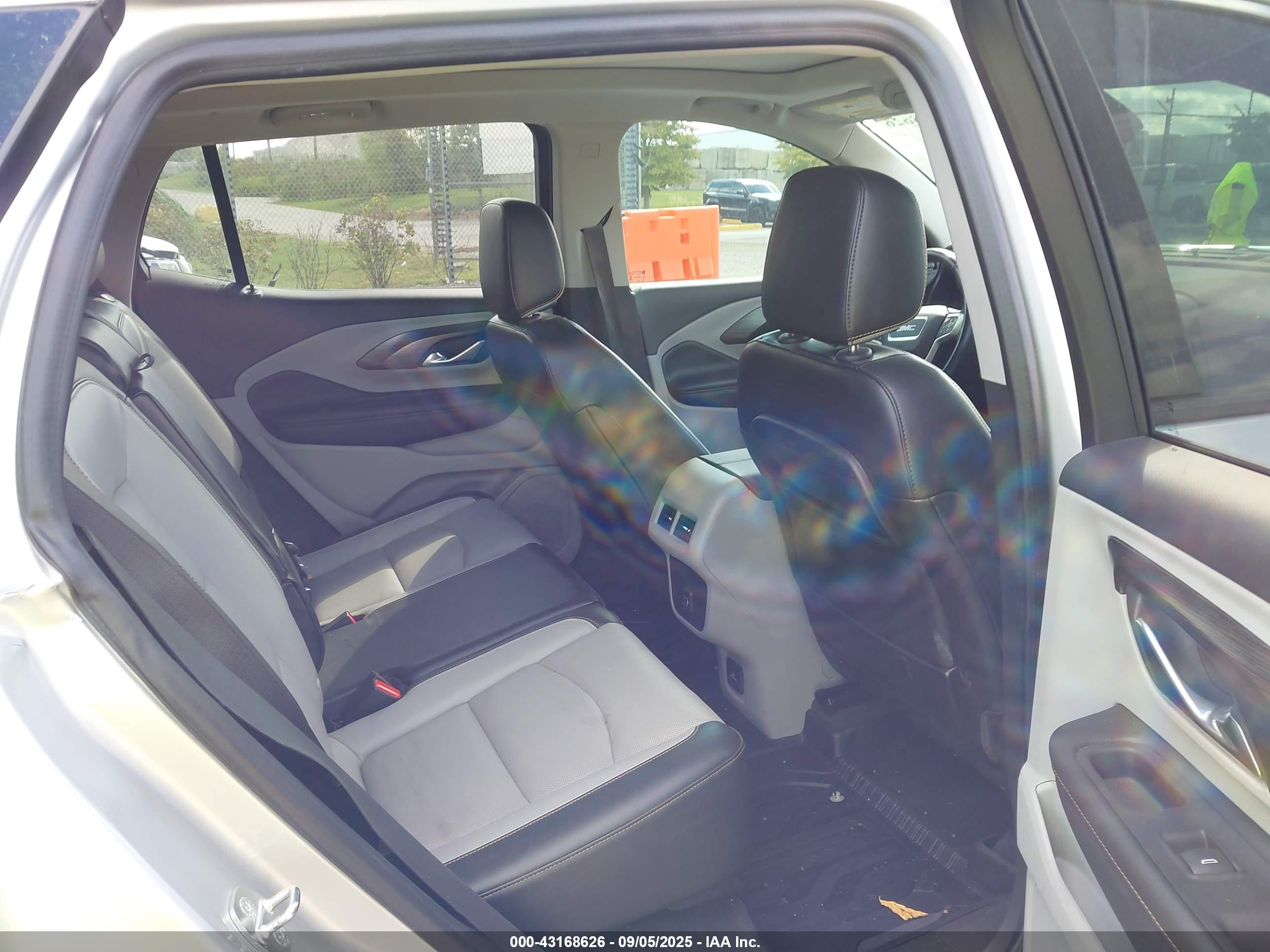 GMC TERRAIN image 8