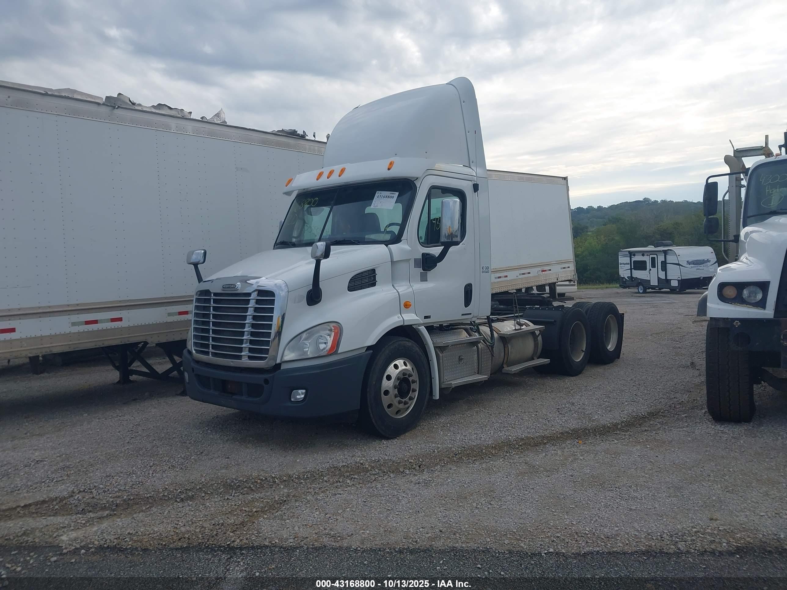 FREIGHTLINER CASCADIA image 2
