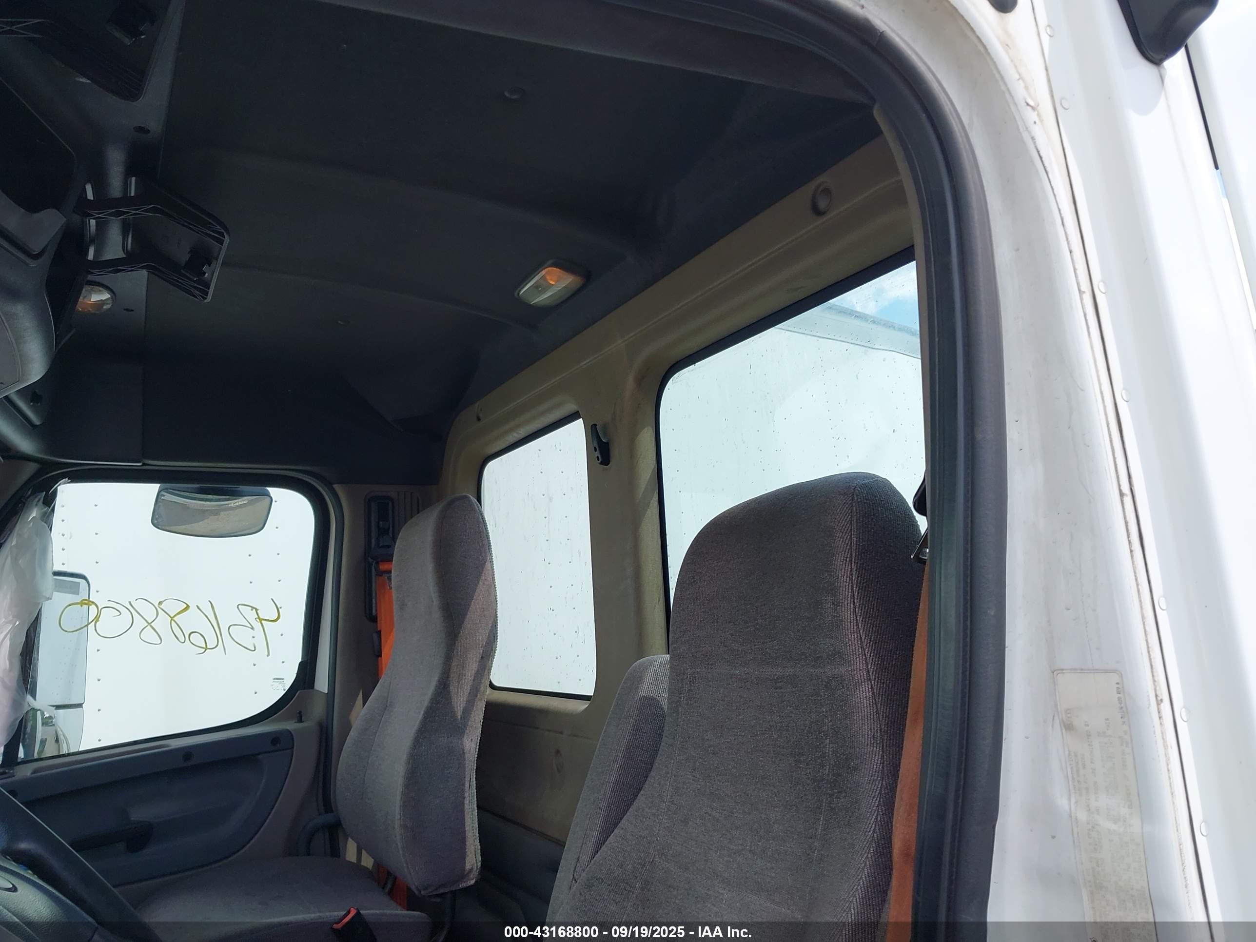 FREIGHTLINER CASCADIA image 8