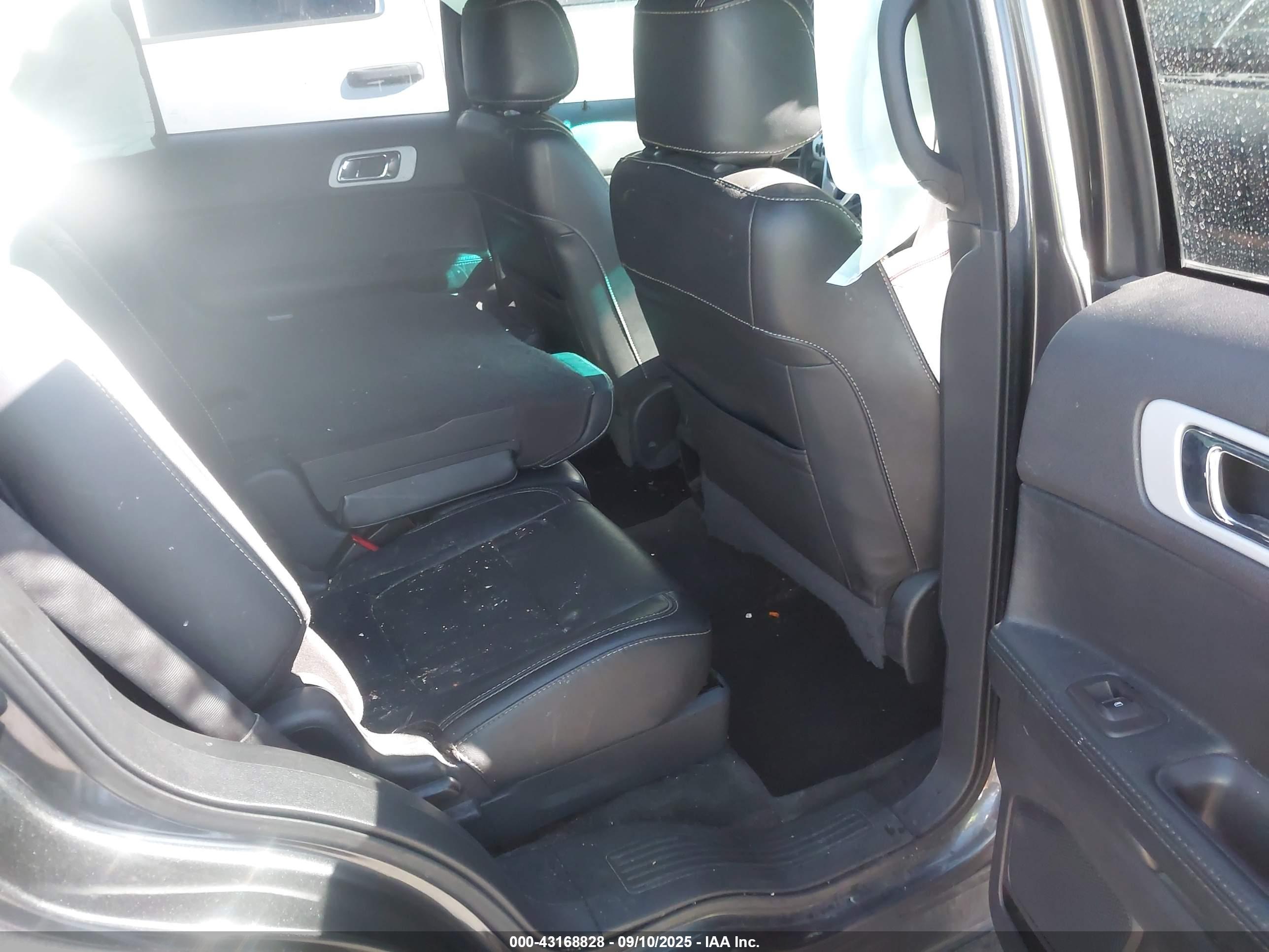 FORD EXPLORER image 8