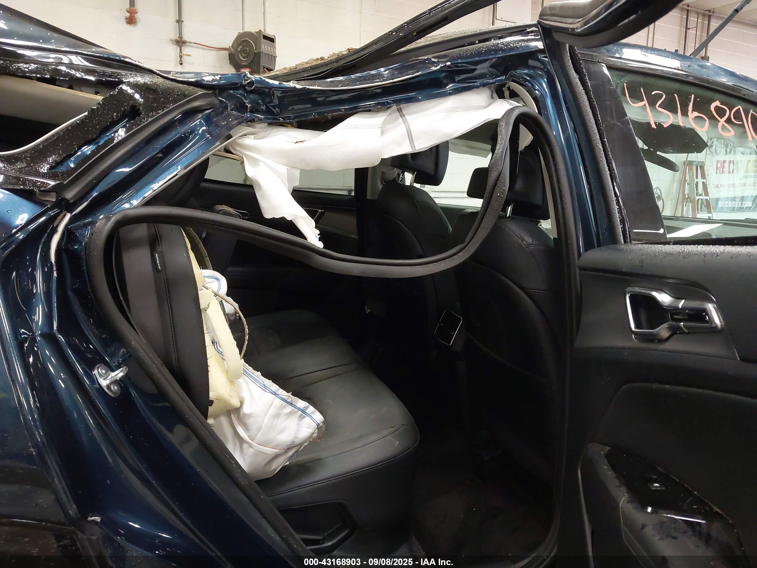 KIA SPORTAGE image 8