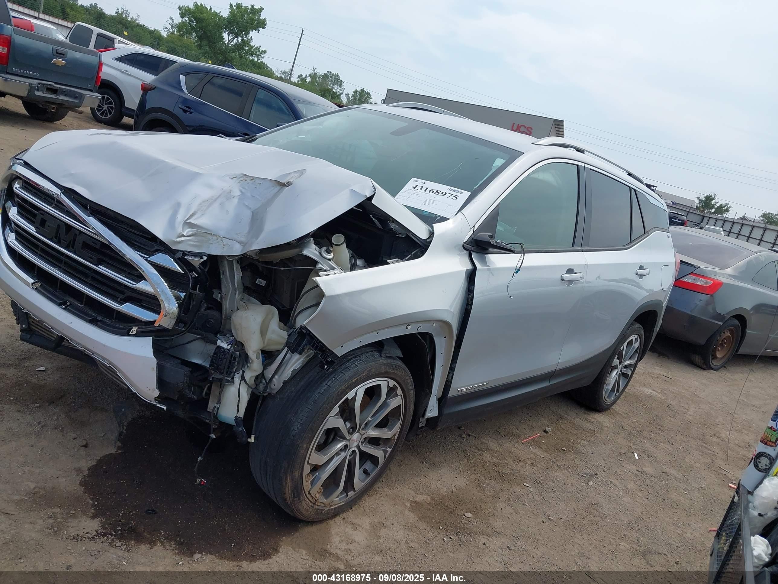 GMC TERRAIN image 2