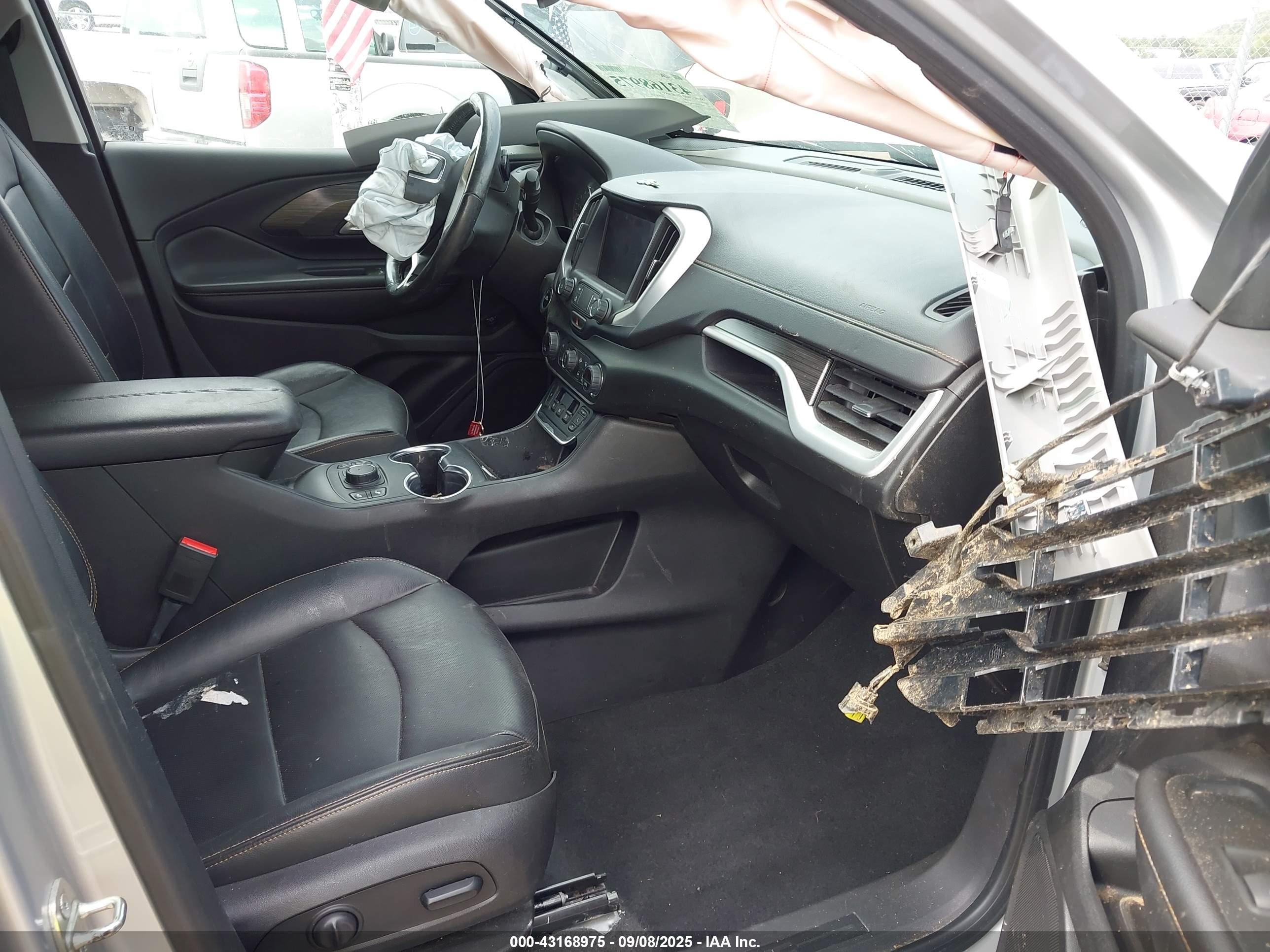 GMC TERRAIN image 5