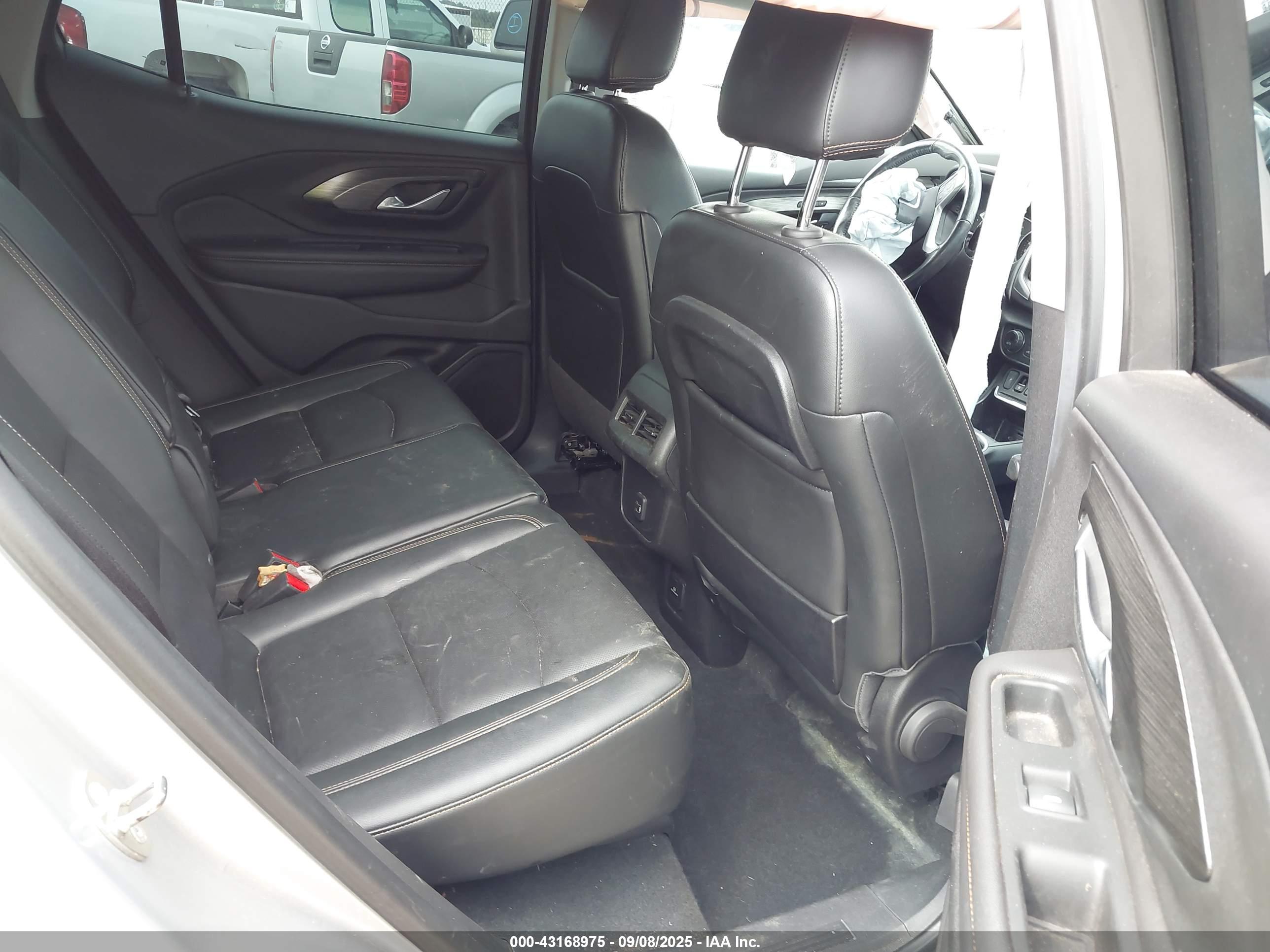 GMC TERRAIN image 8