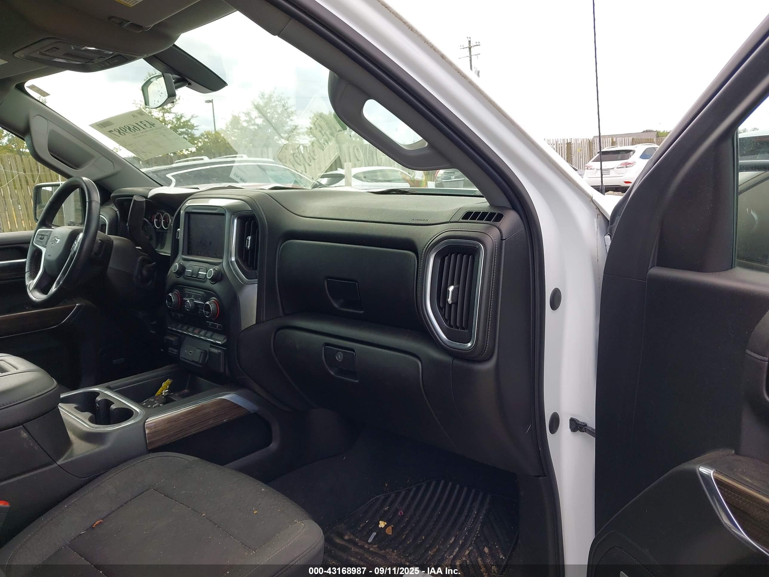 CHEVROLET SILVERADO image 5