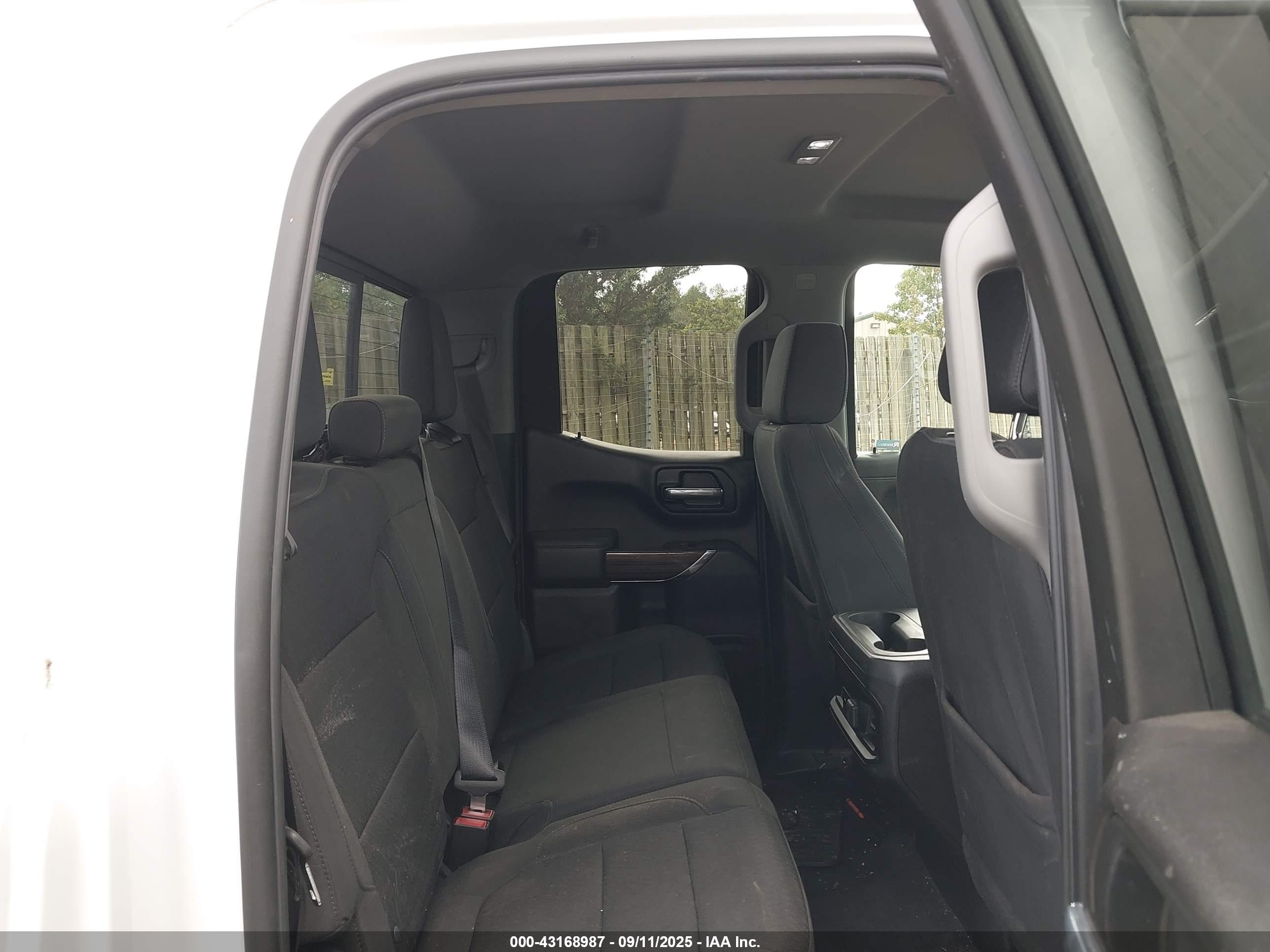 CHEVROLET SILVERADO image 8