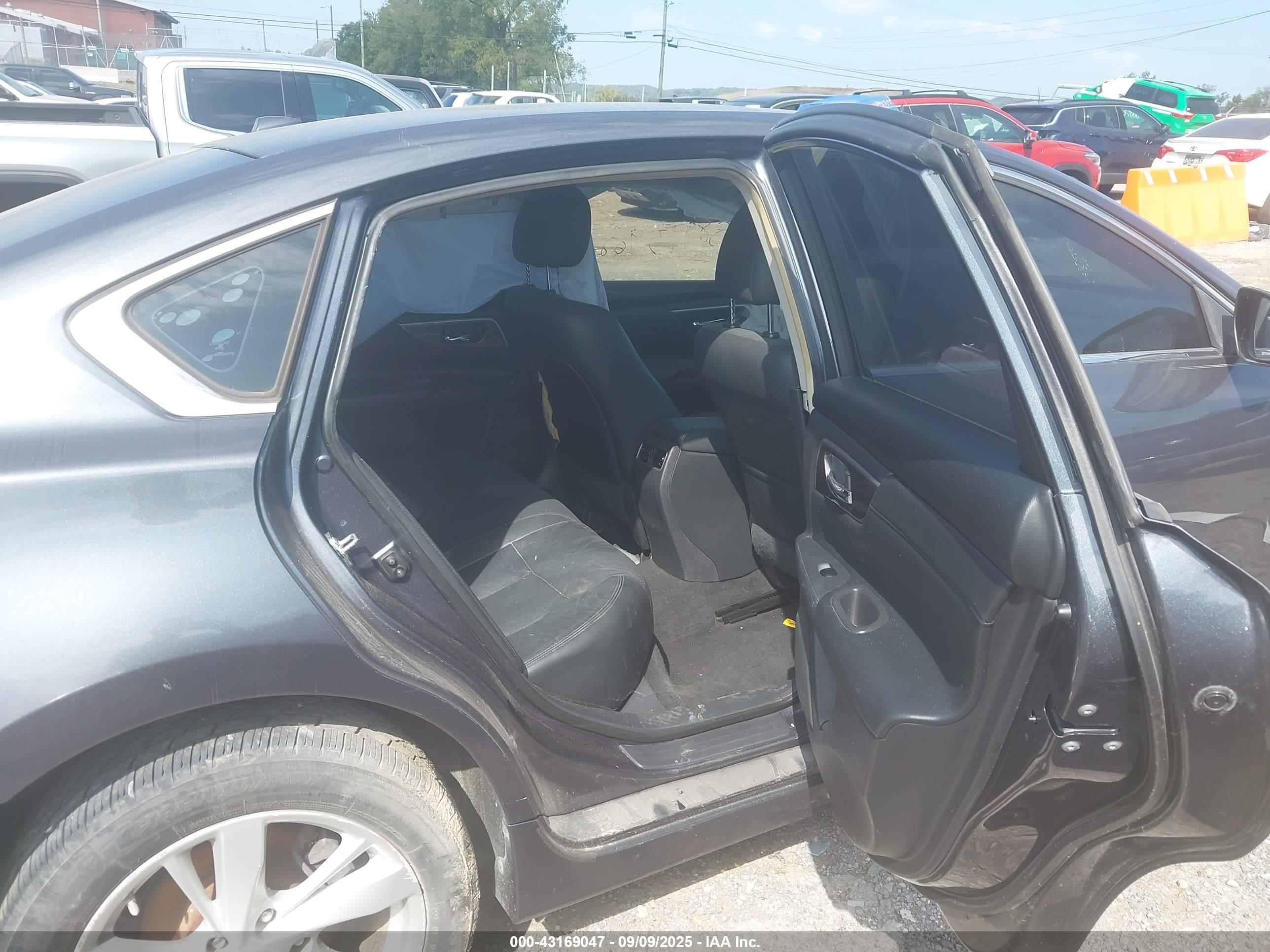 NISSAN ALTIMA image 8