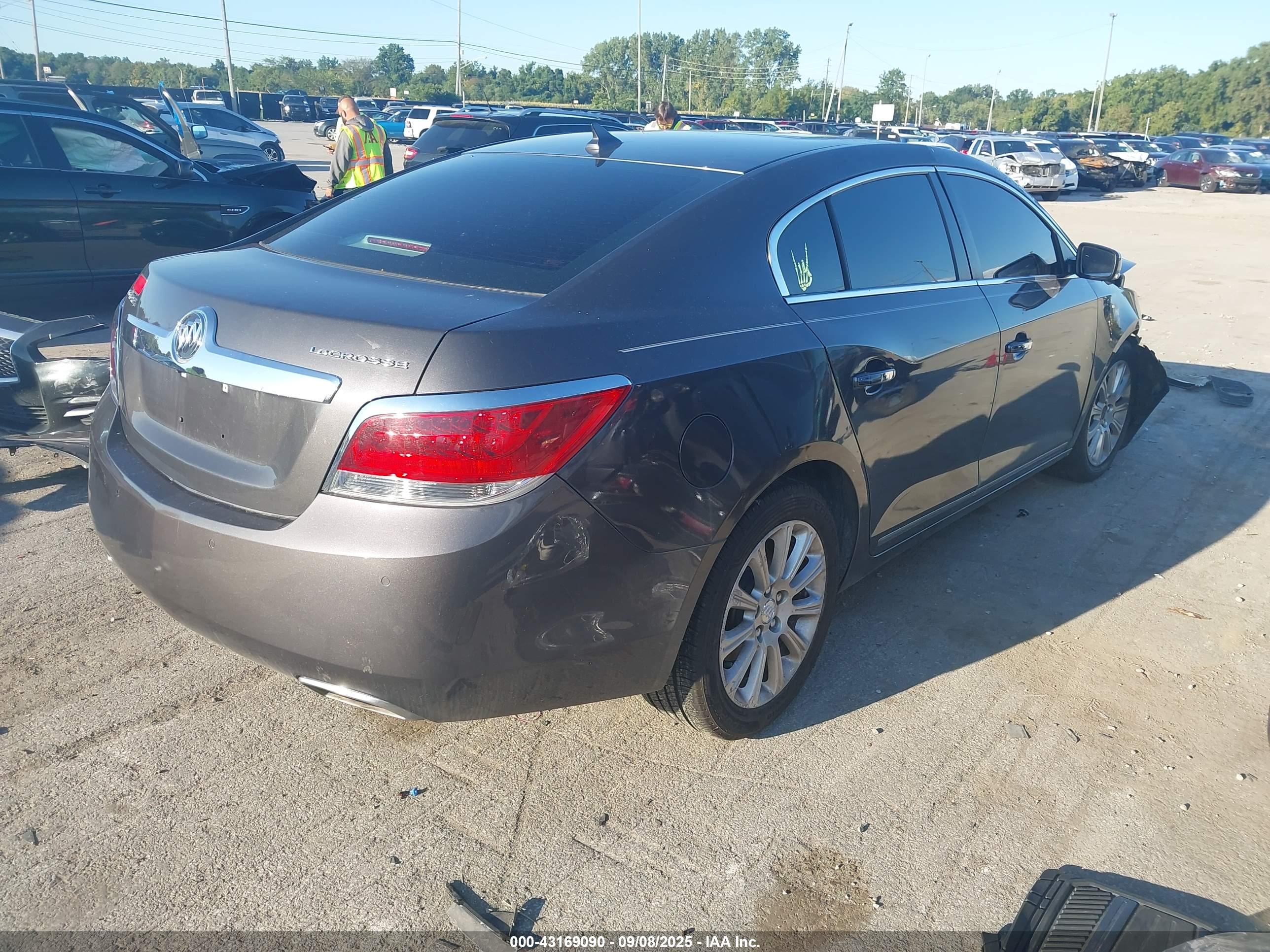 BUICK LACROSSE image 4
