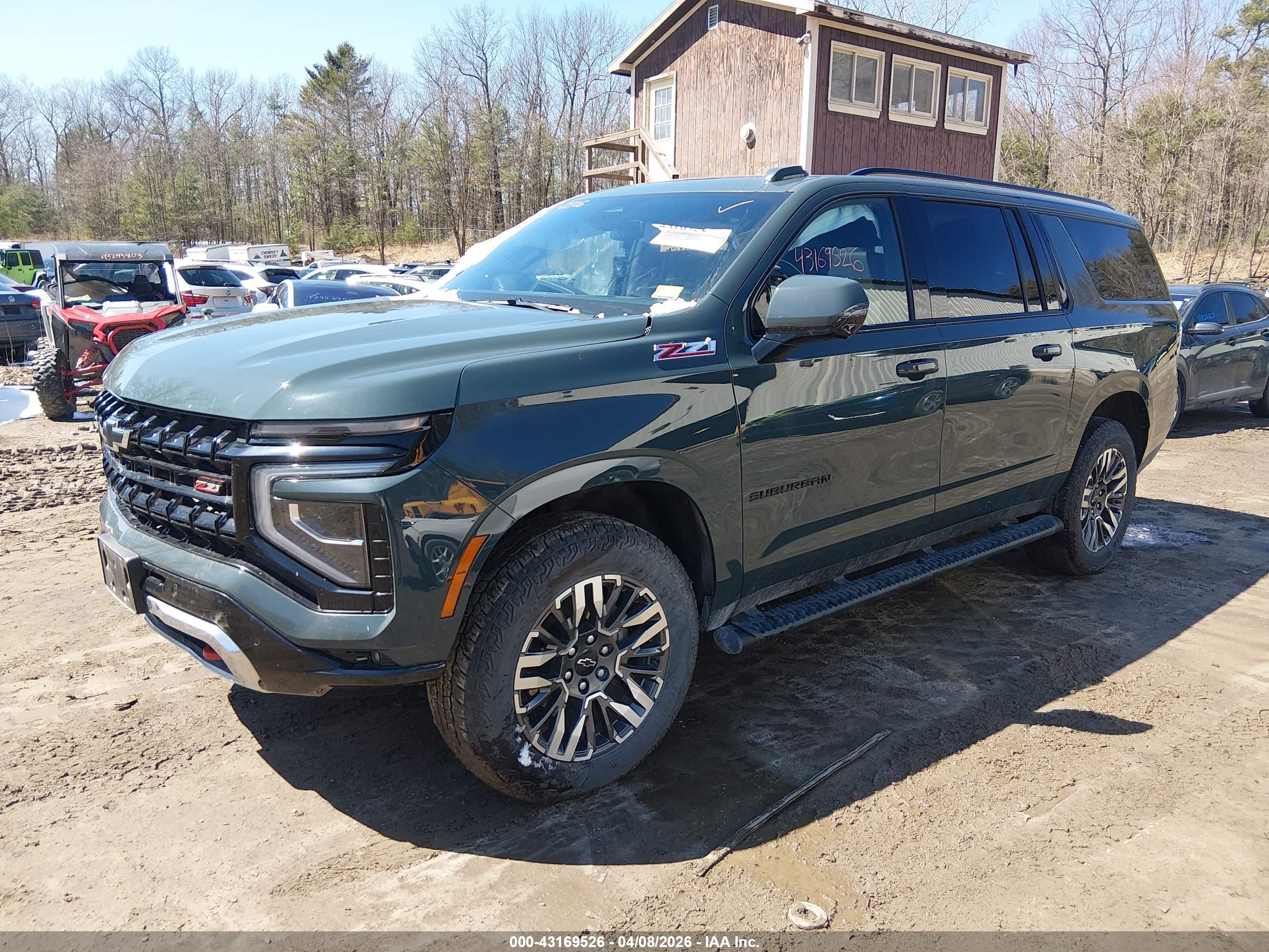 CHEVROLET SUBURBAN image 2
