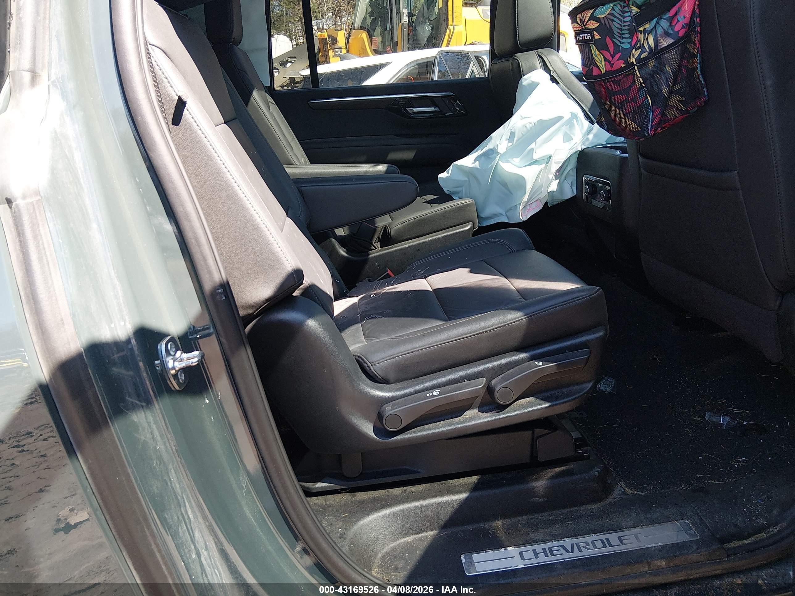 CHEVROLET SUBURBAN image 8