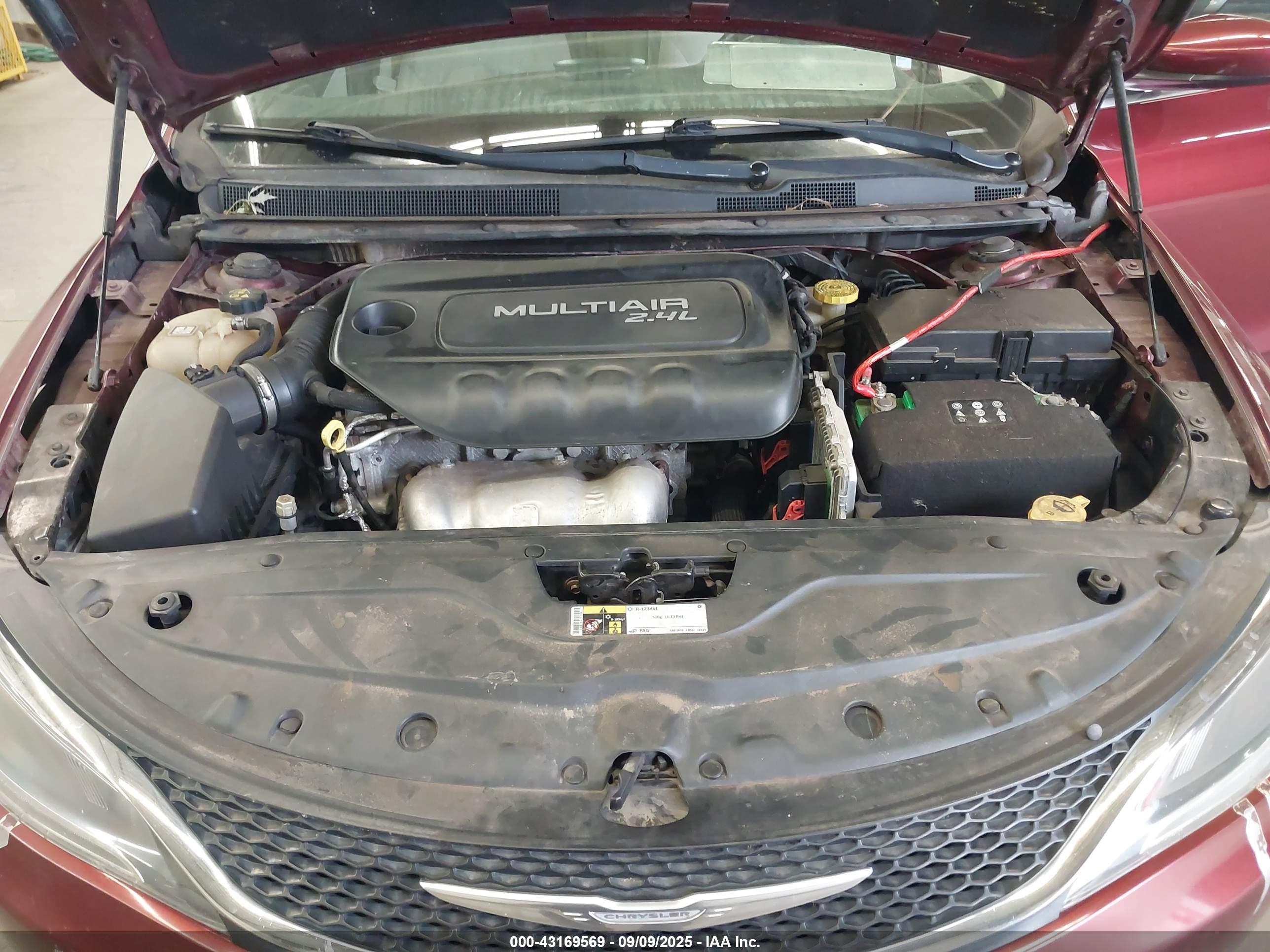 CHRYSLER 200 image 10