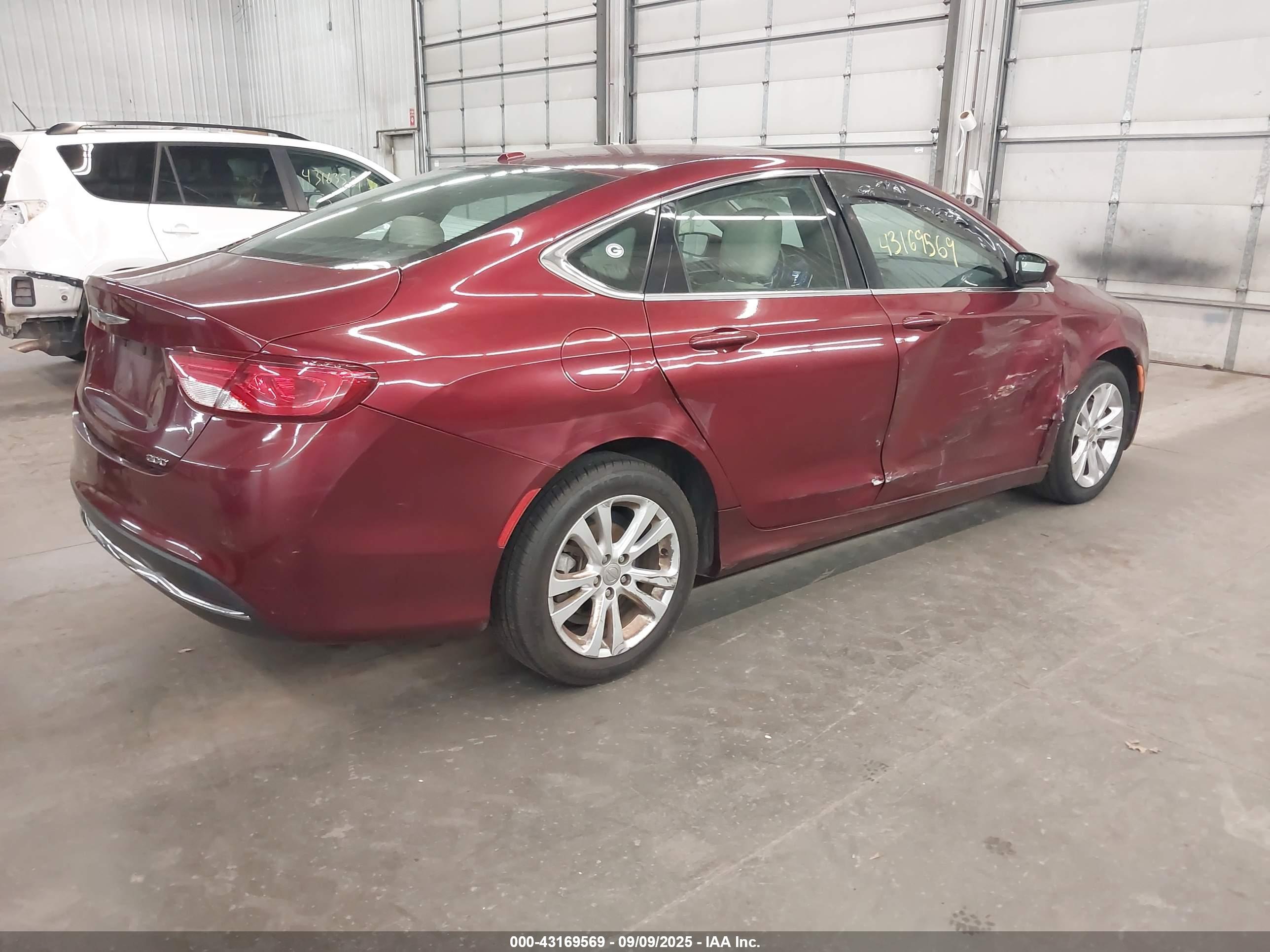 CHRYSLER 200 image 4