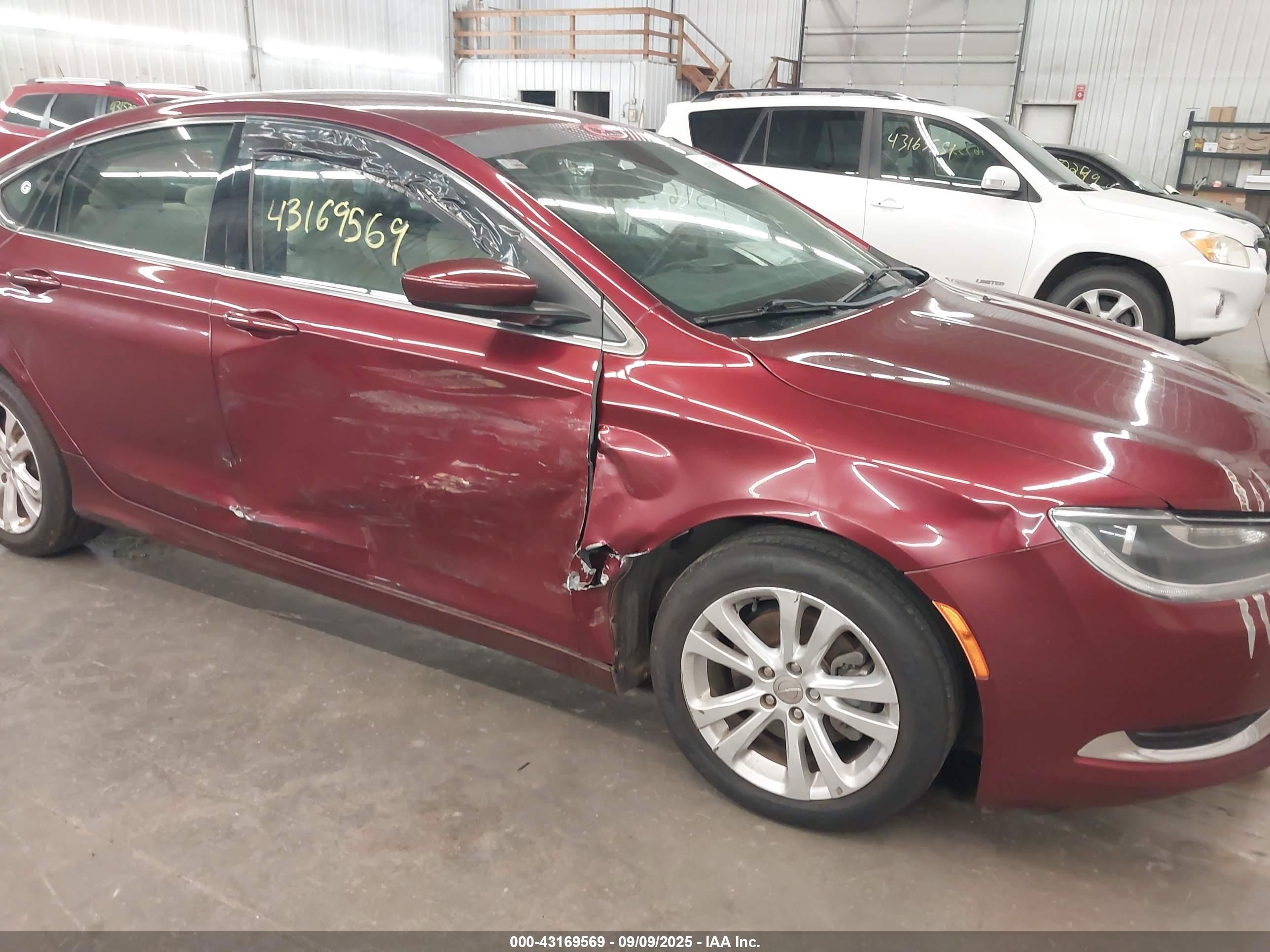 CHRYSLER 200 image 6