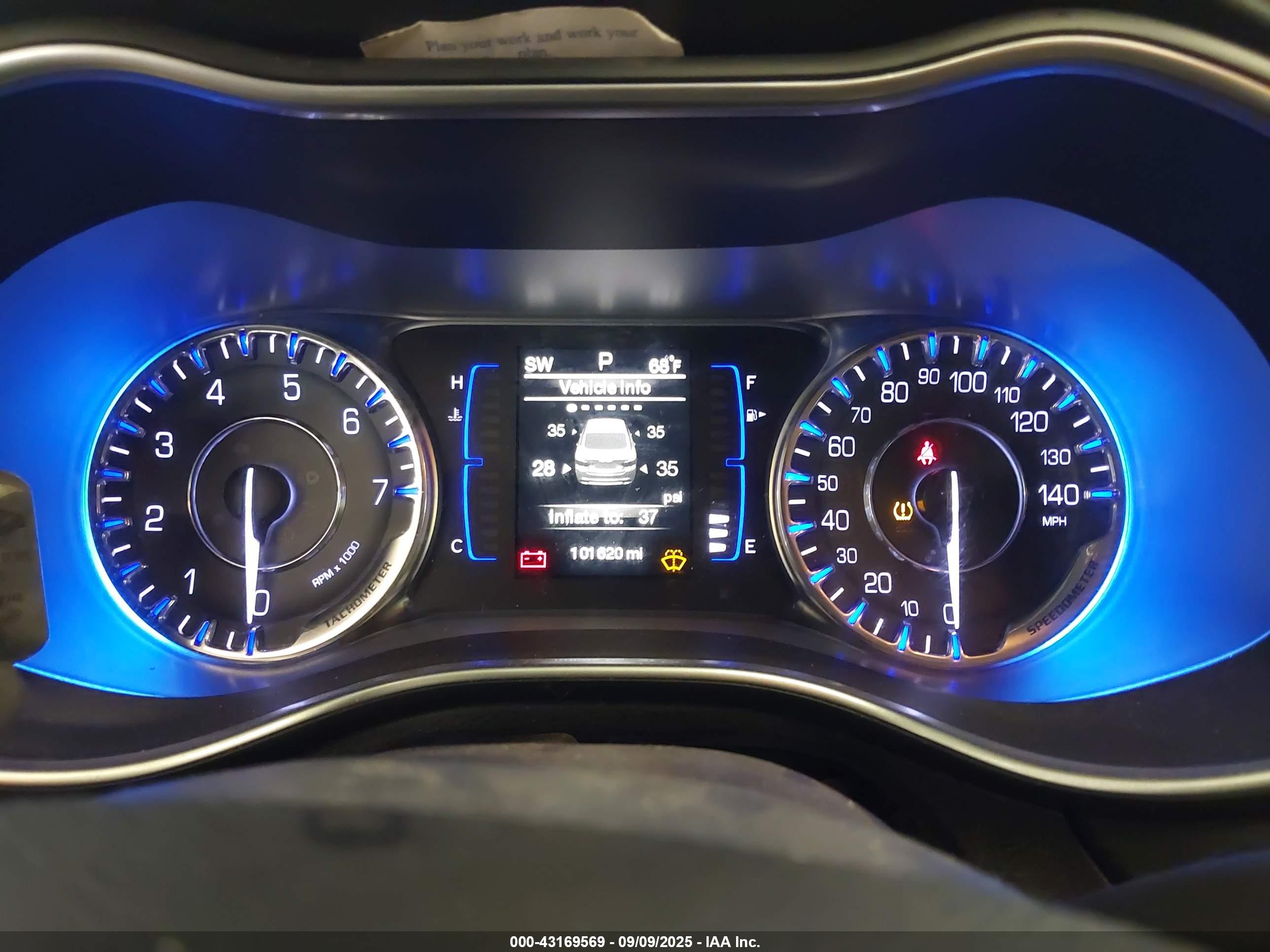 CHRYSLER 200 image 7