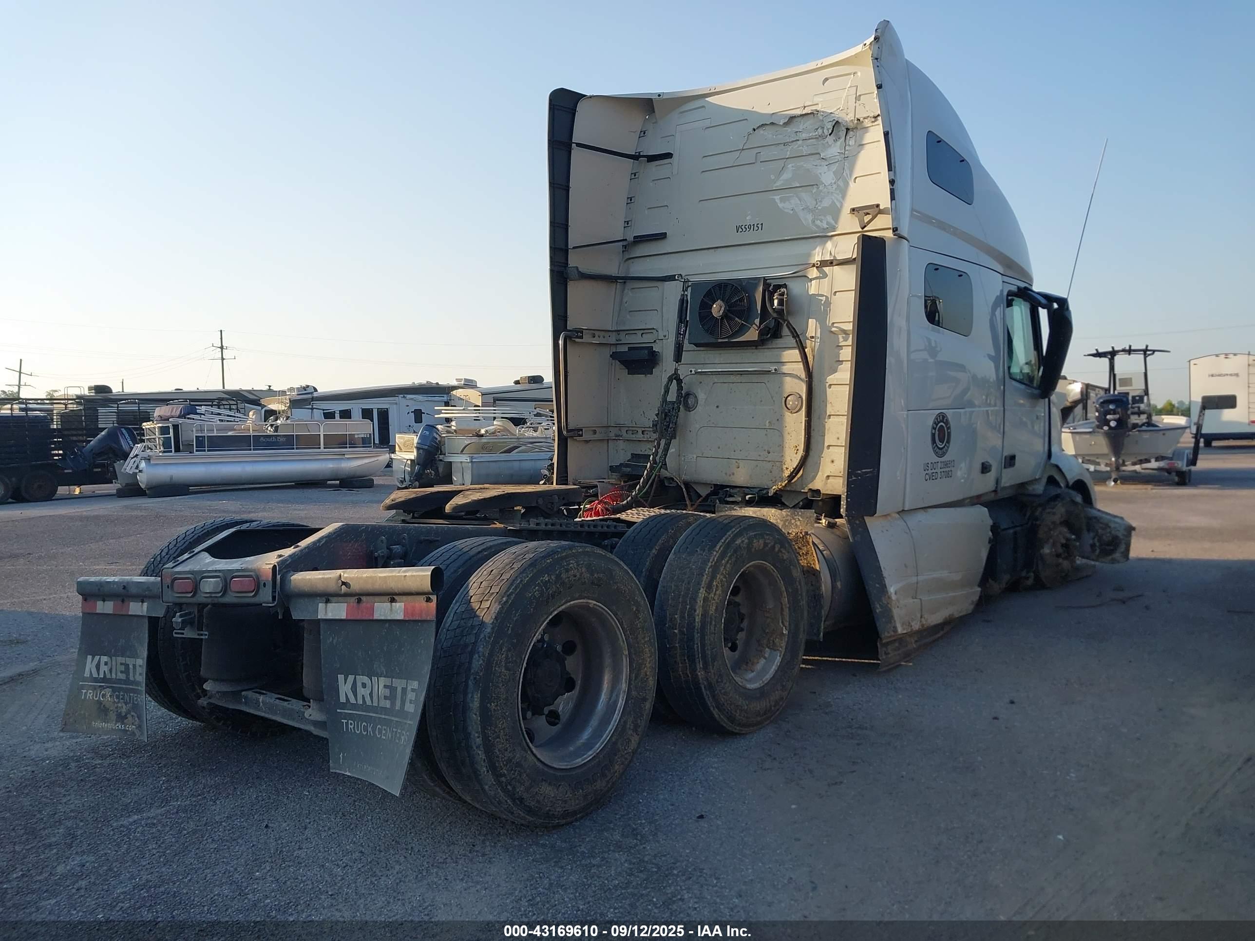 VOLVO VNL image 4