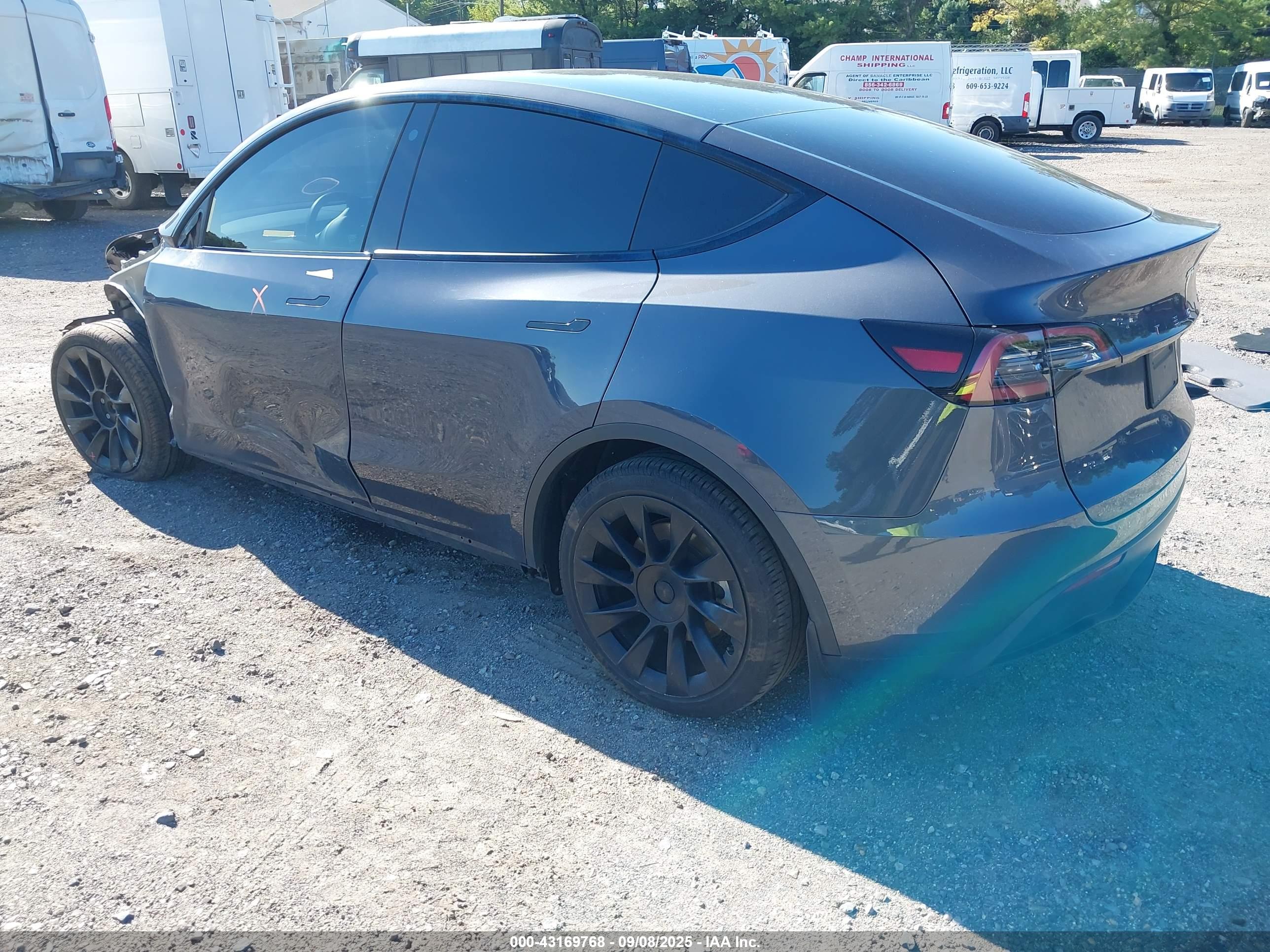 TESLA MODEL image 3