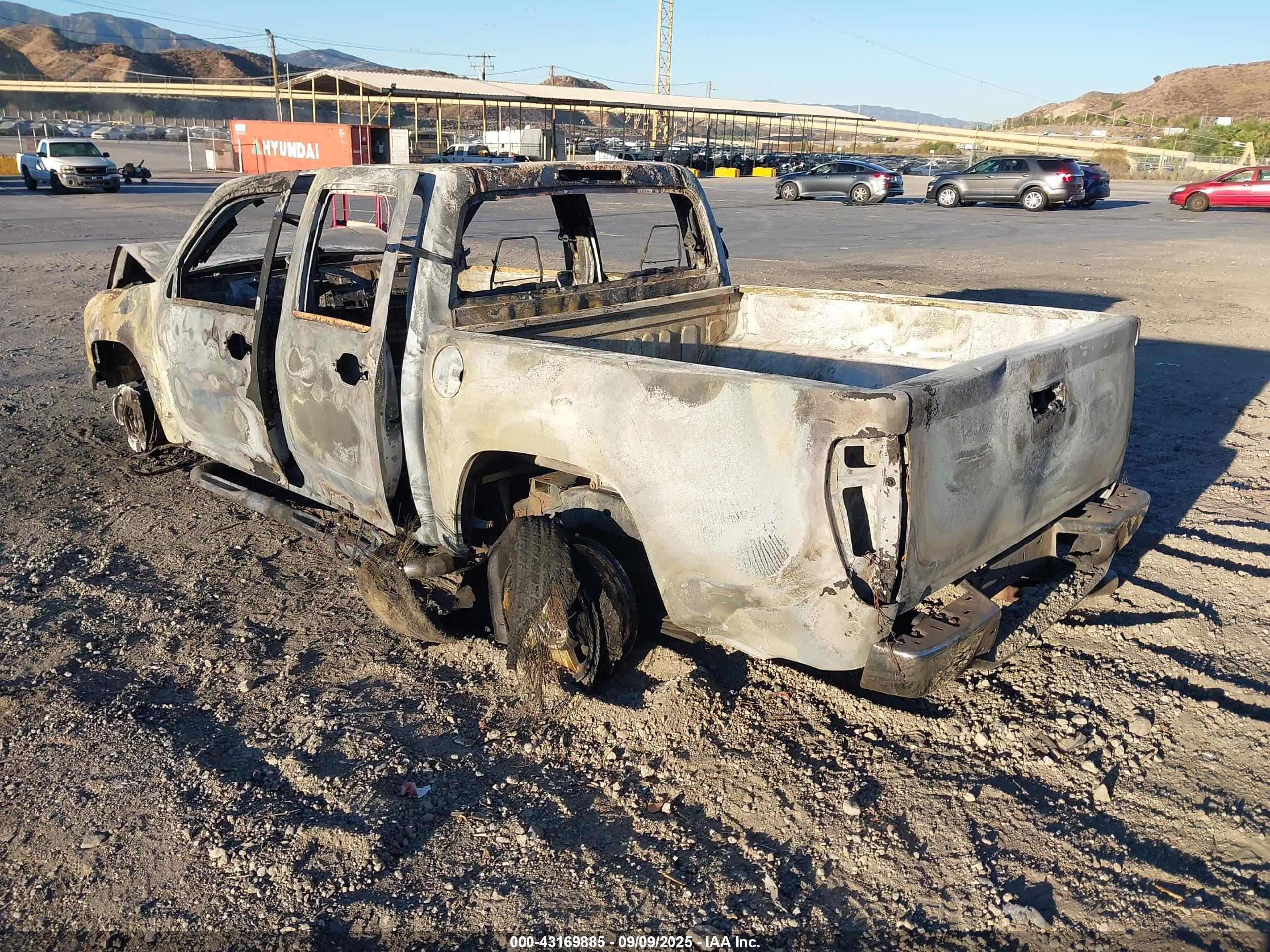 CHEVROLET COLORADO image 3