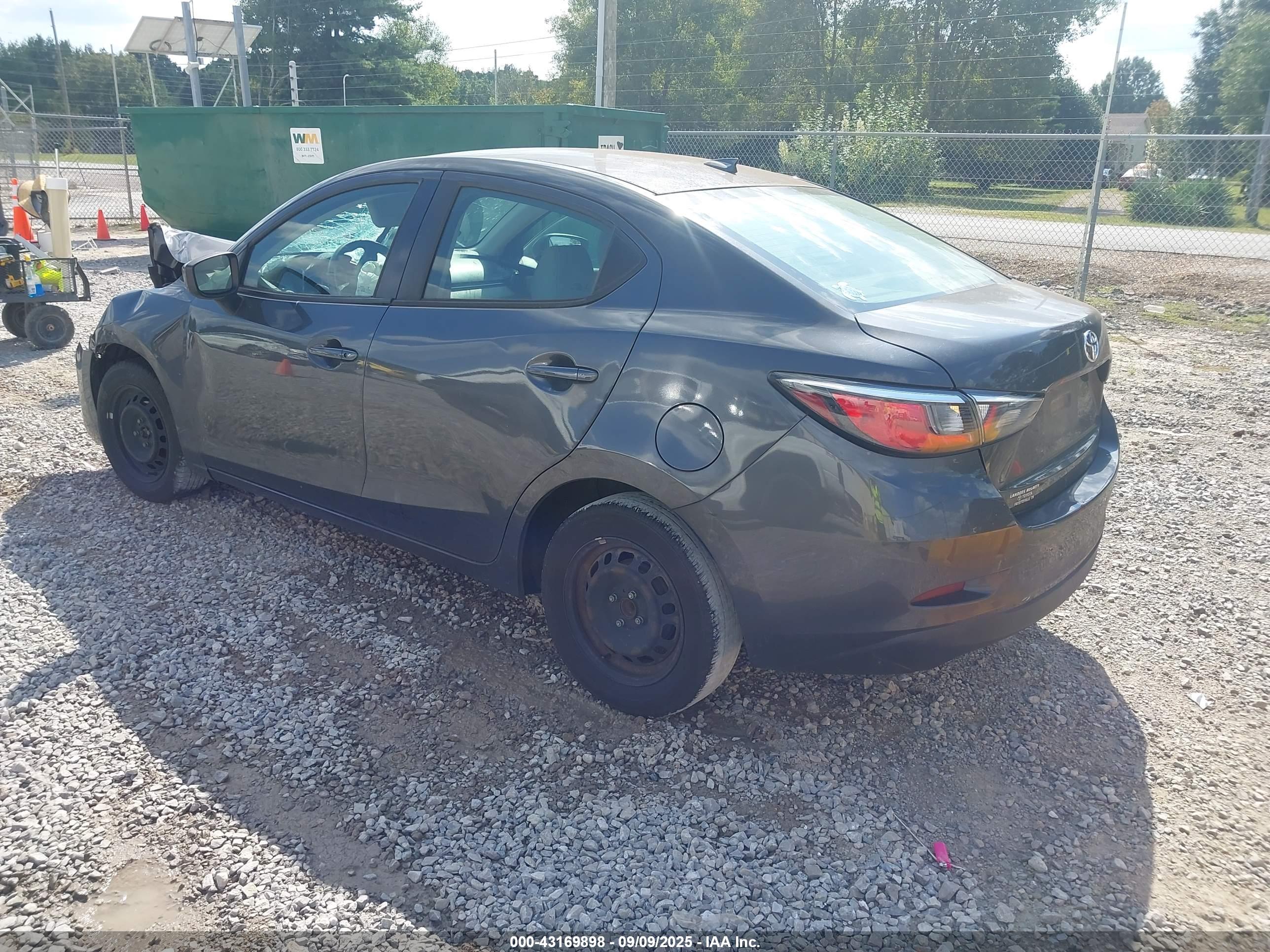 TOYOTA YARIS image 3