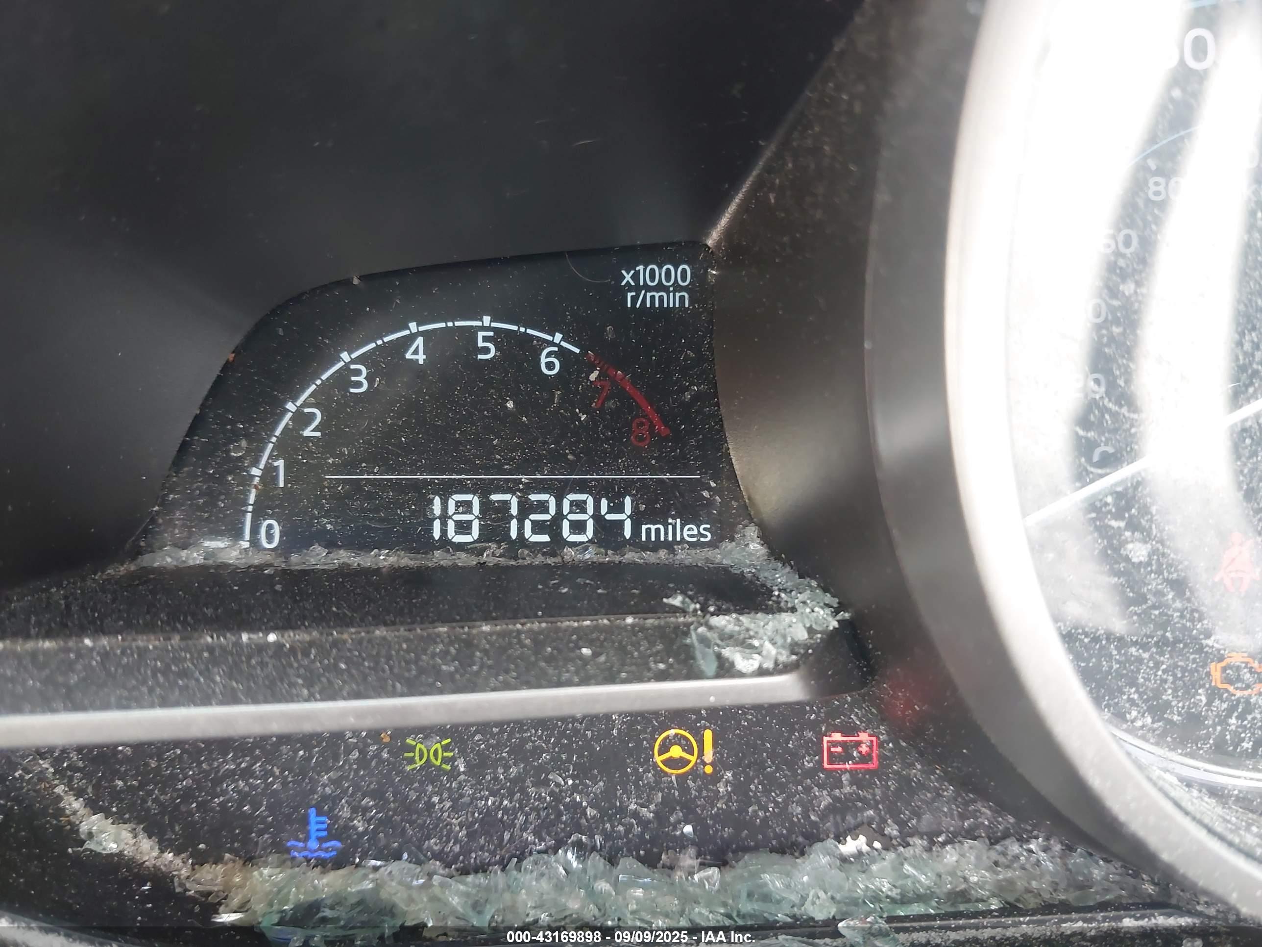TOYOTA YARIS image 7