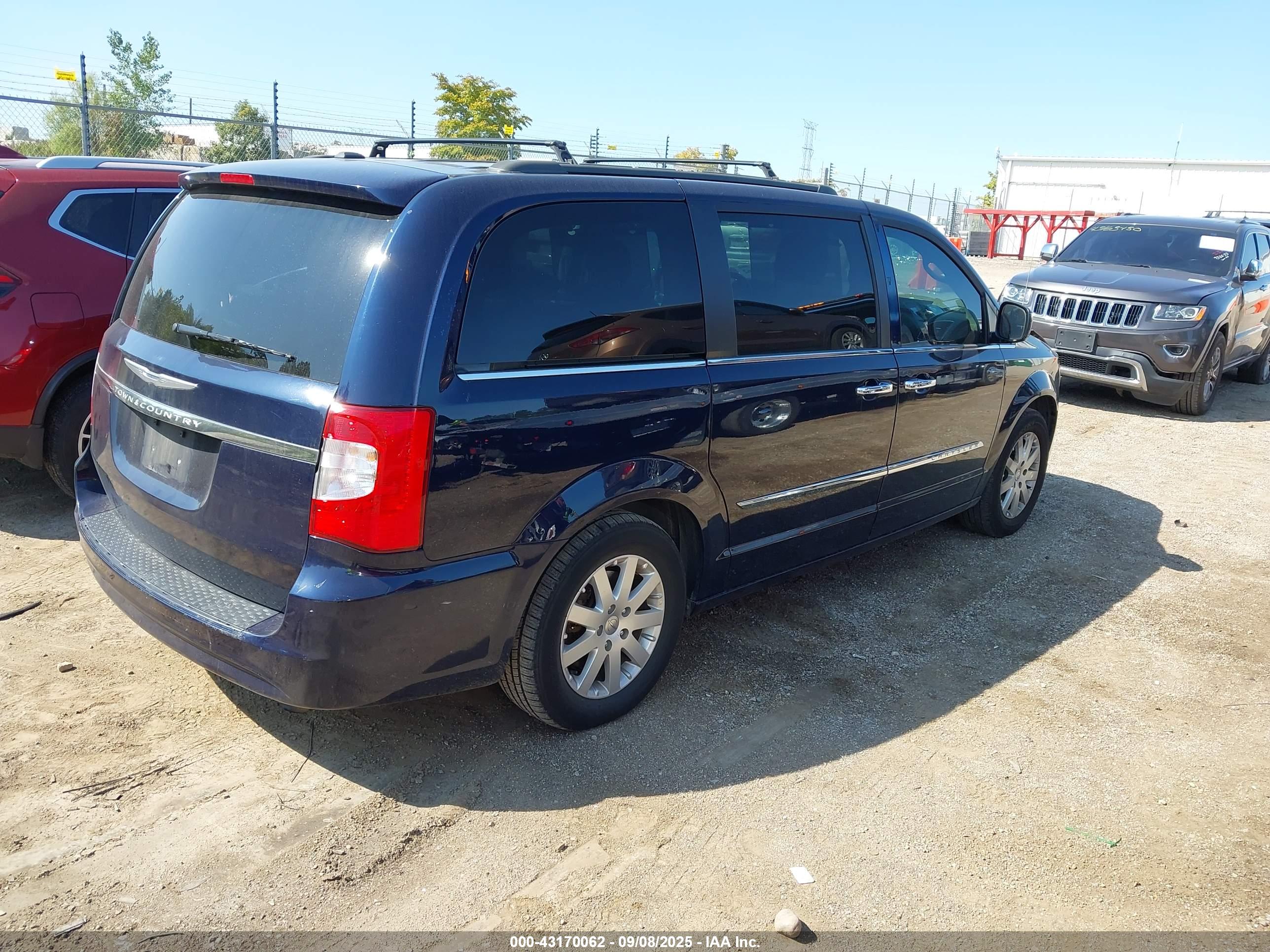 CHRYSLER TOWN image 4