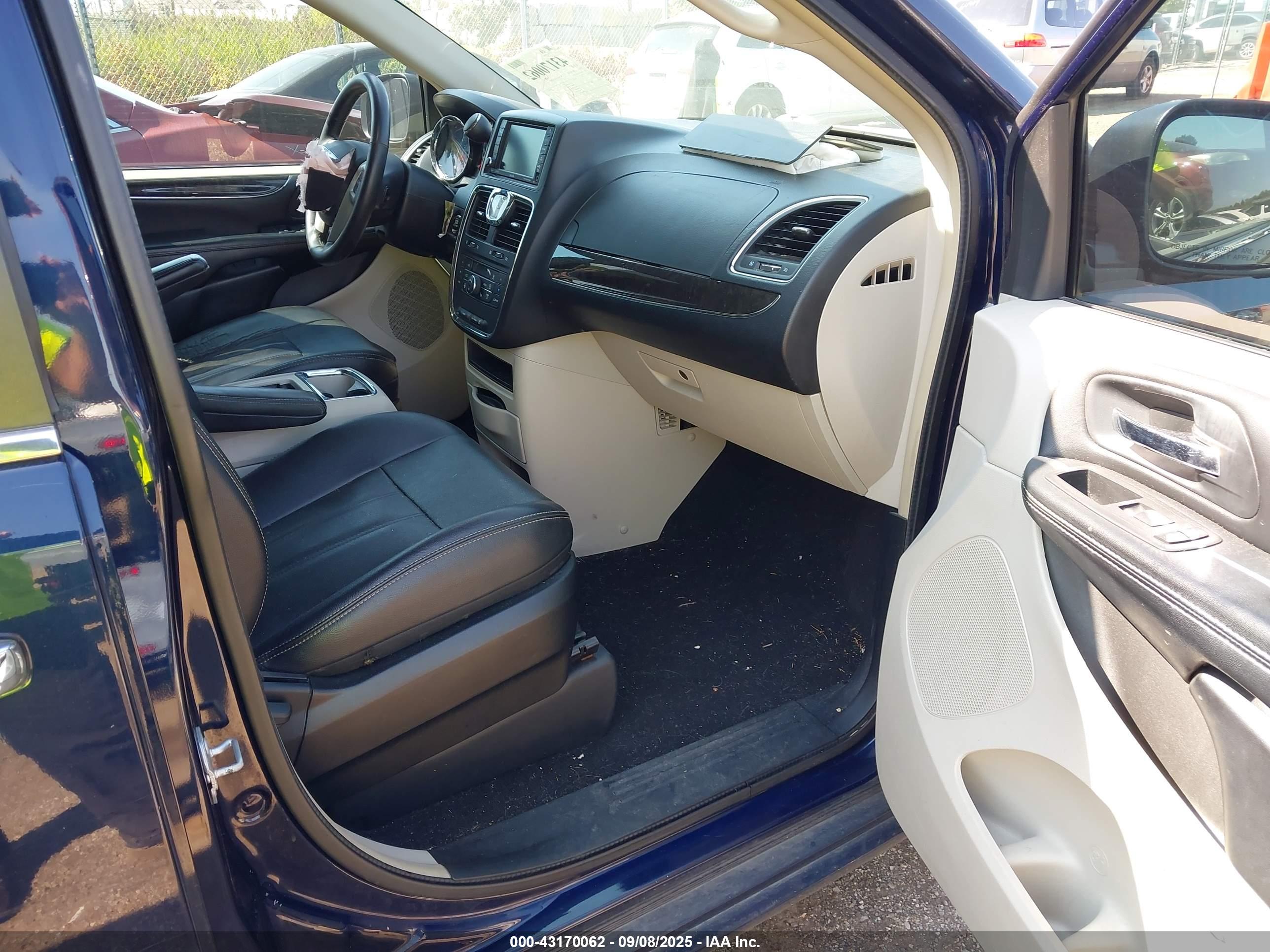 CHRYSLER TOWN image 5
