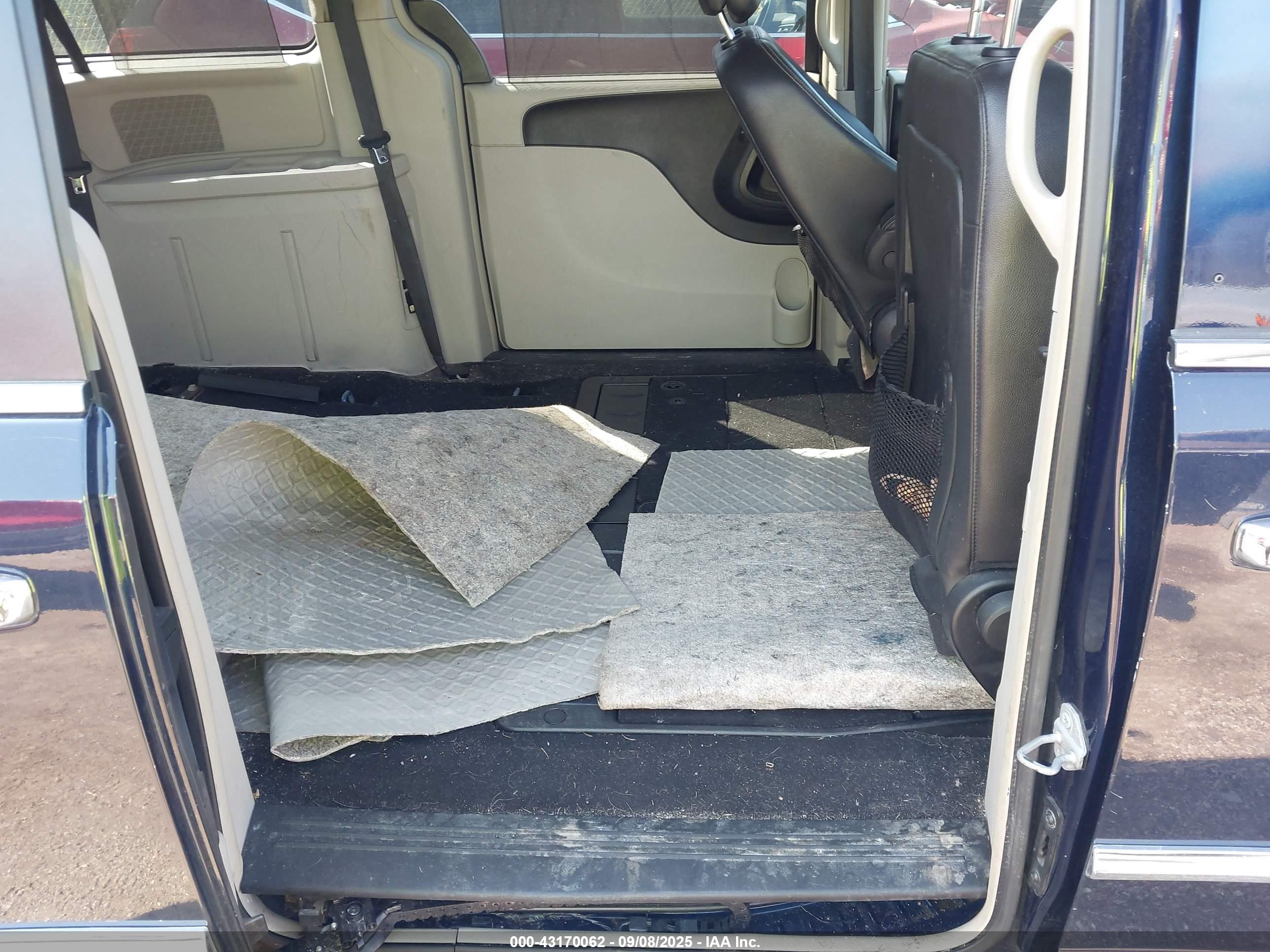 CHRYSLER TOWN image 8
