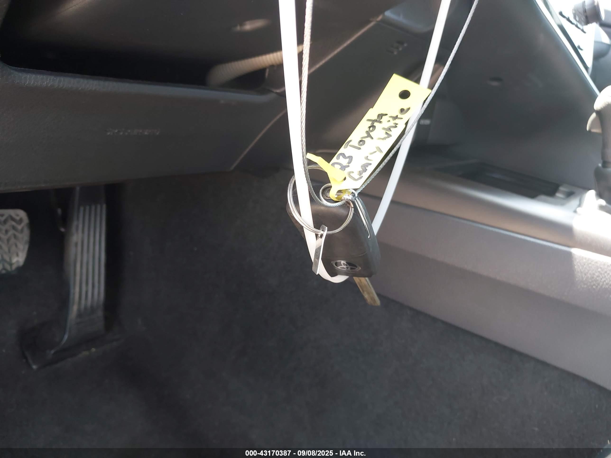 TOYOTA CAMRY image 11