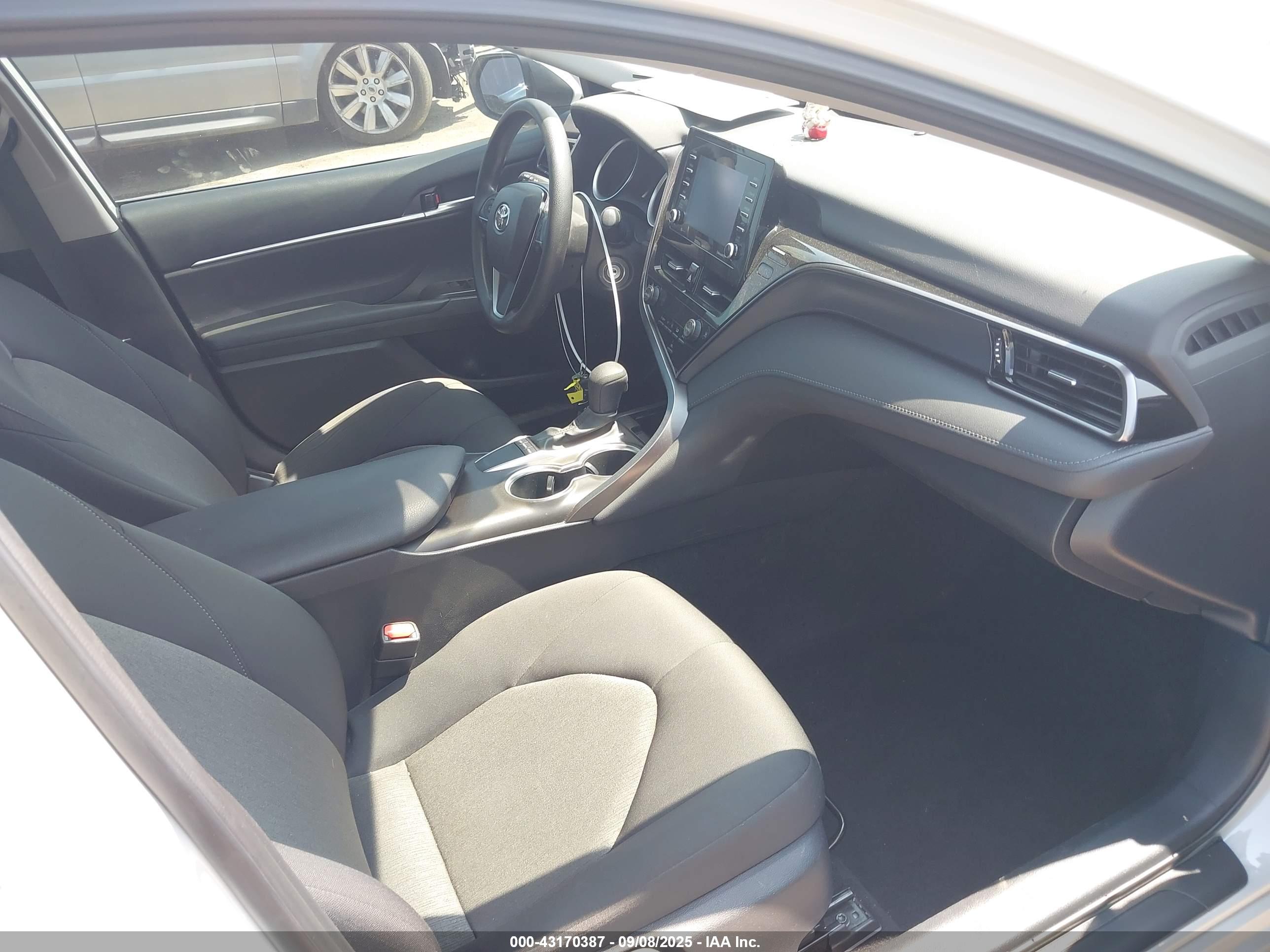 TOYOTA CAMRY image 5