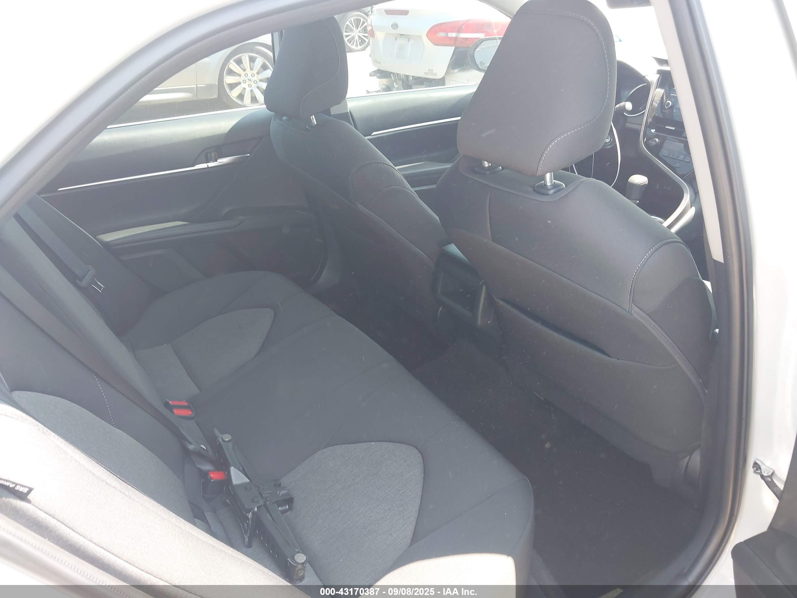 TOYOTA CAMRY image 8