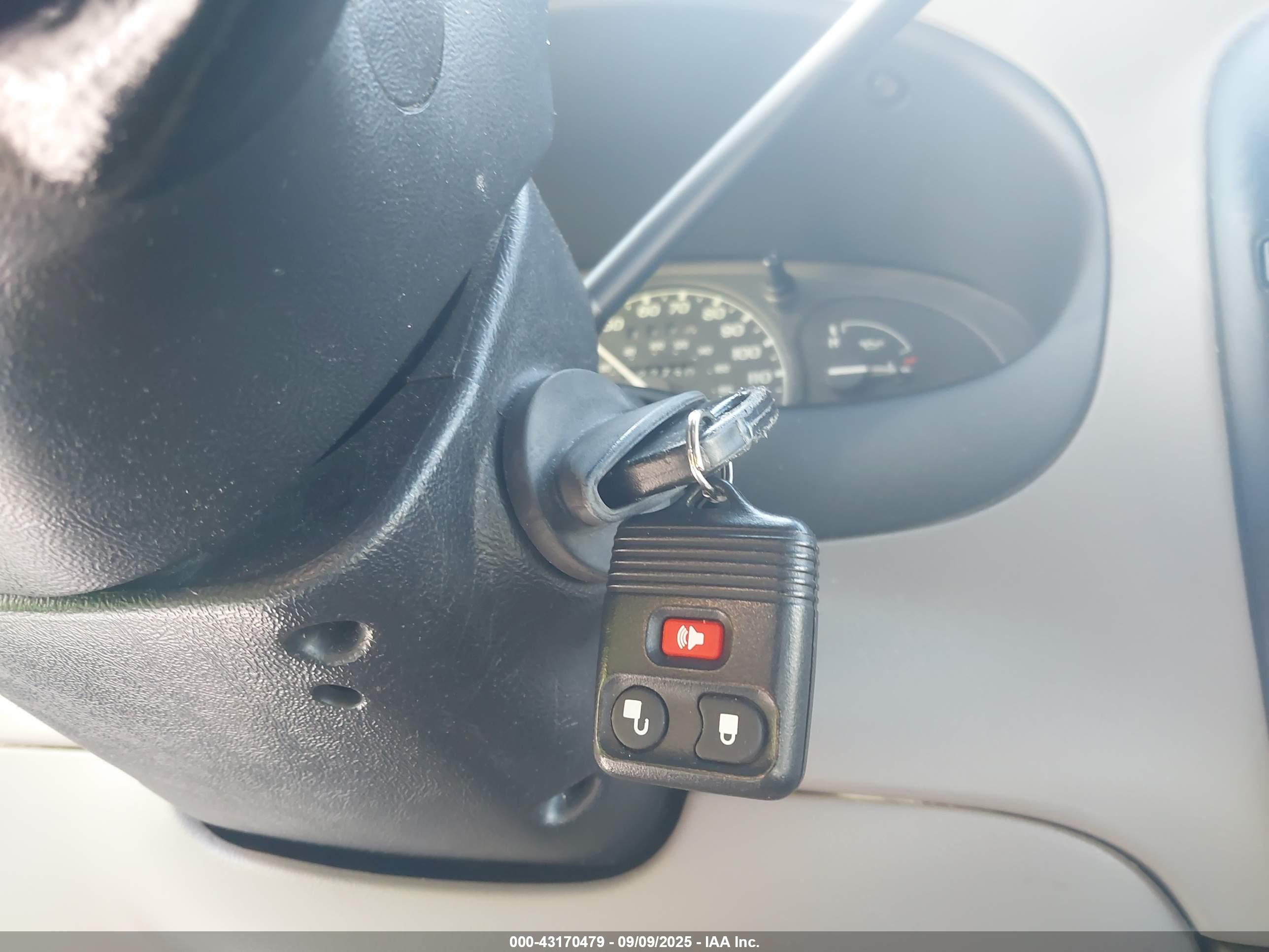 FORD EXPLORER image 11