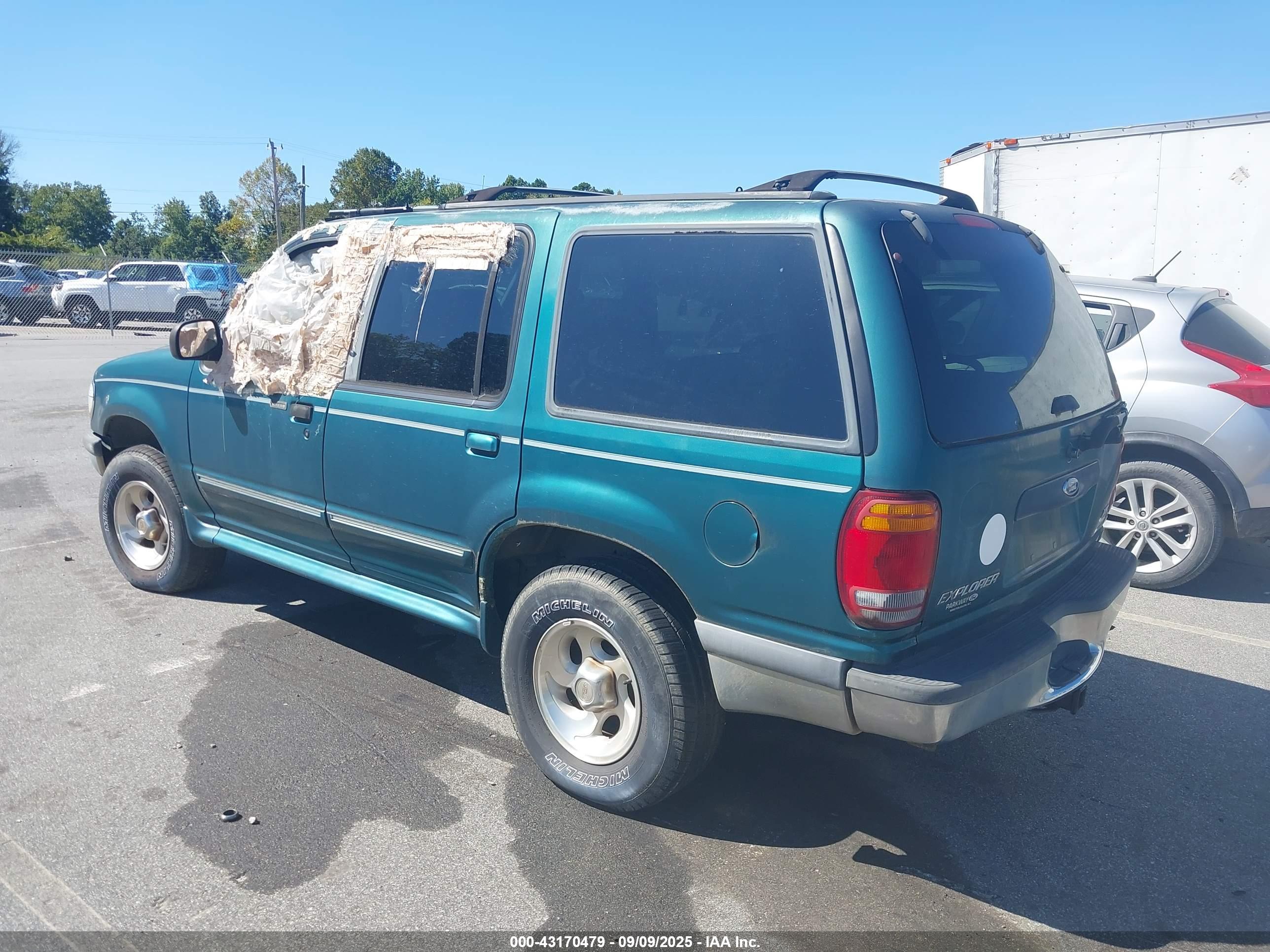 FORD EXPLORER image 3