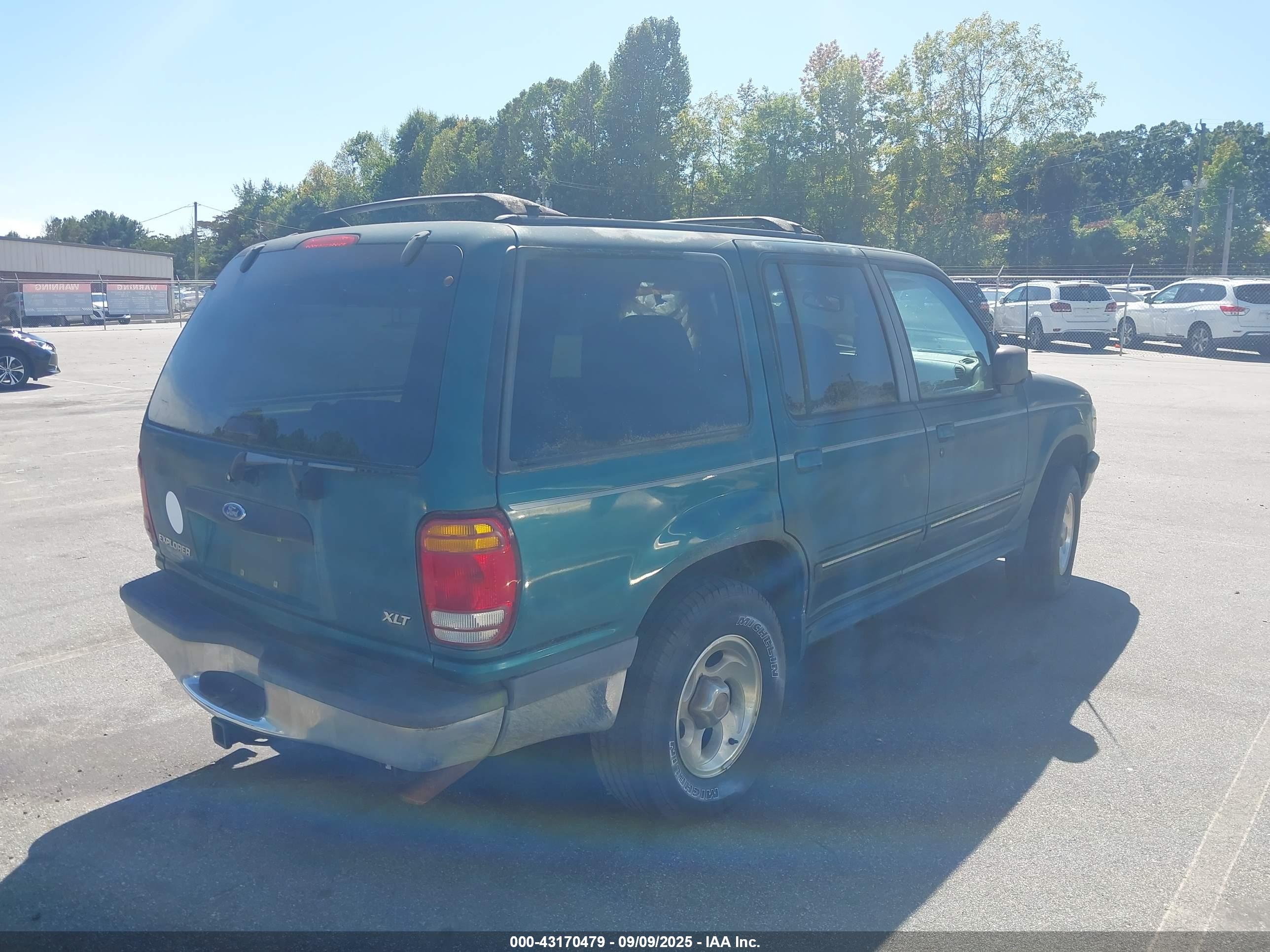 FORD EXPLORER image 4