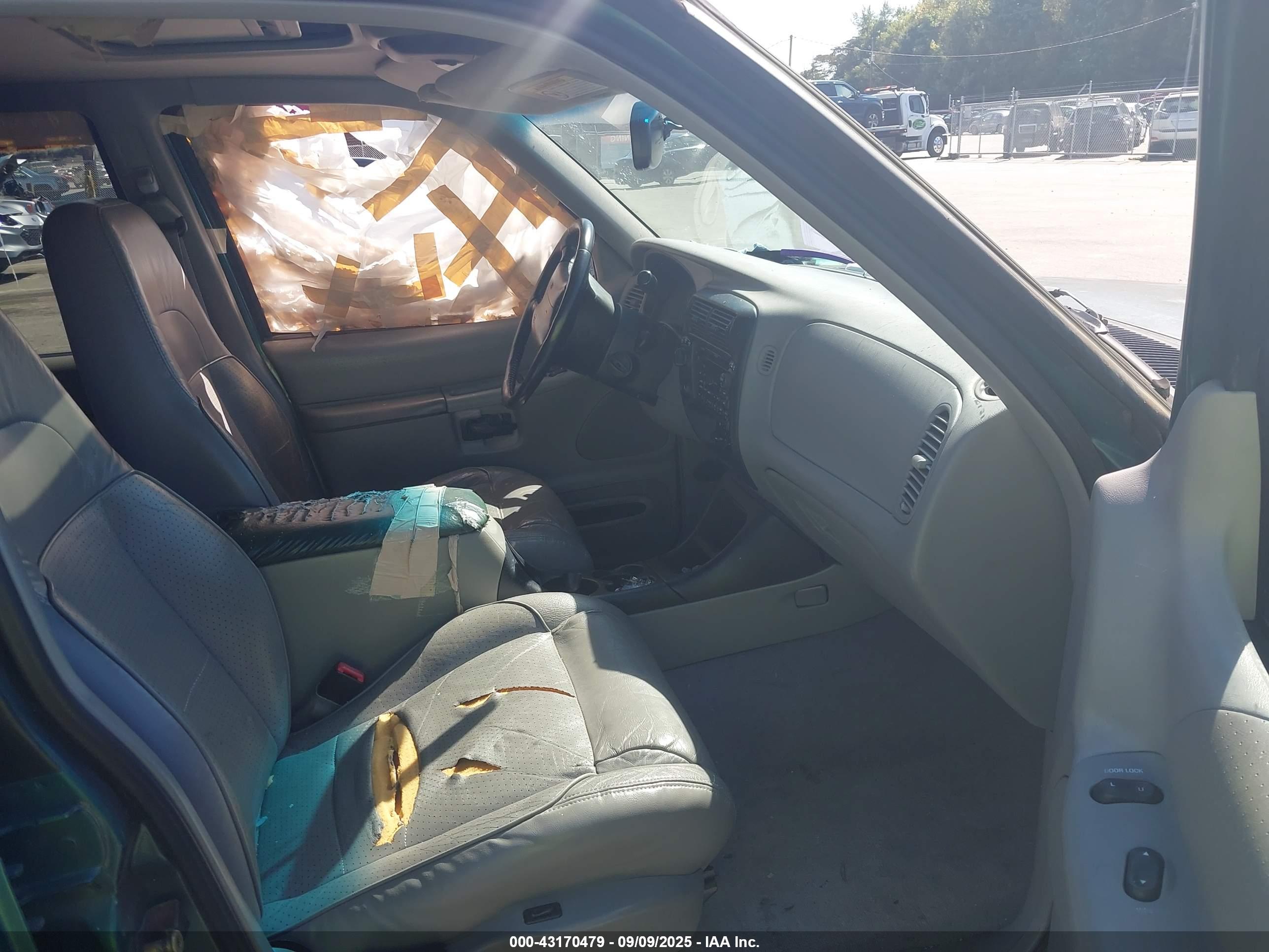 FORD EXPLORER image 5