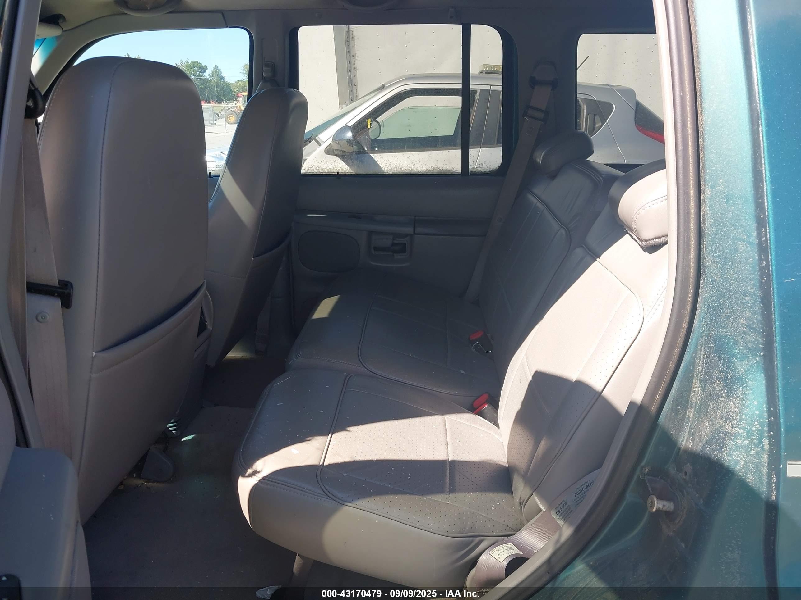 FORD EXPLORER image 8