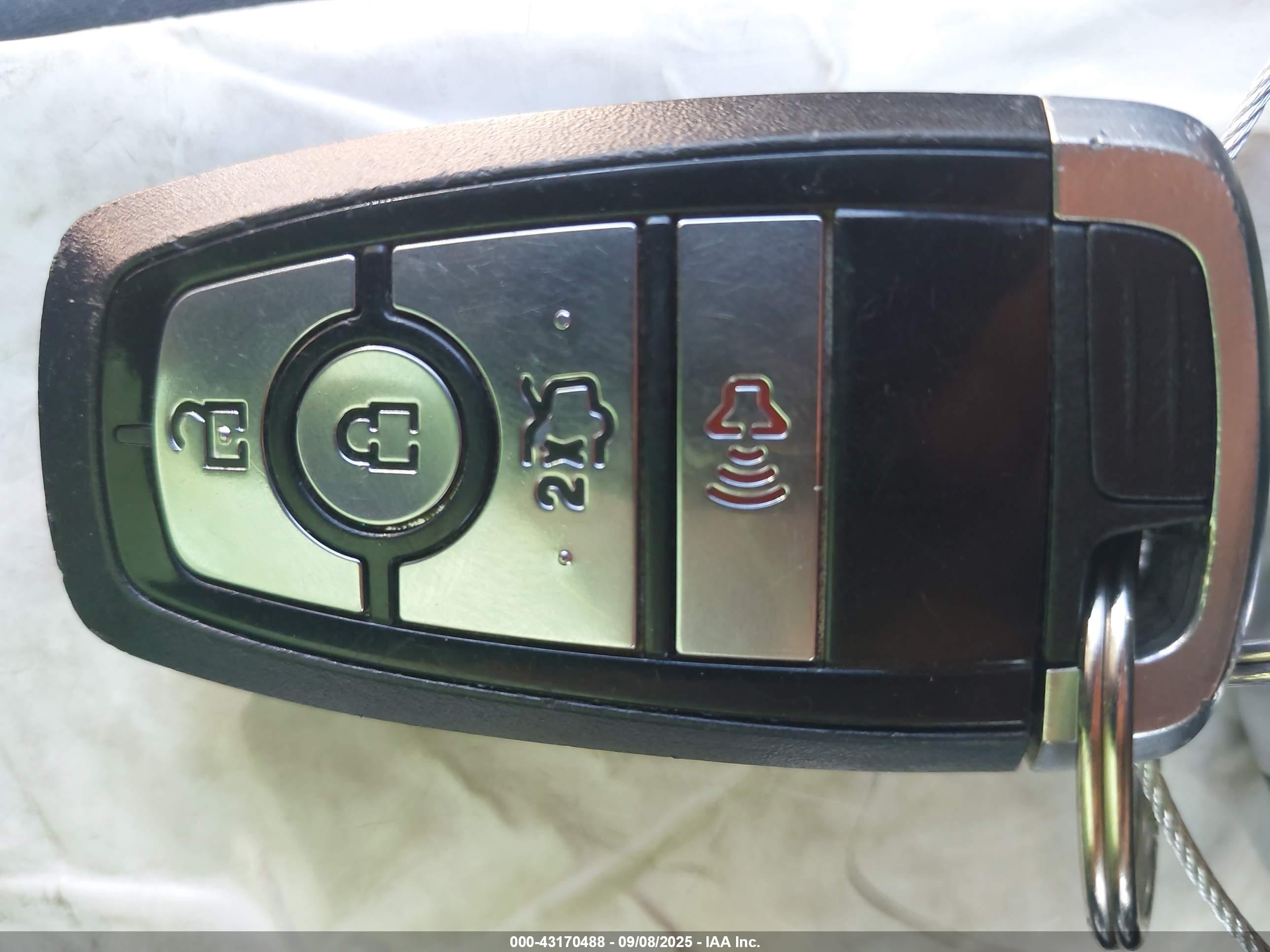 FORD FUSION image 11