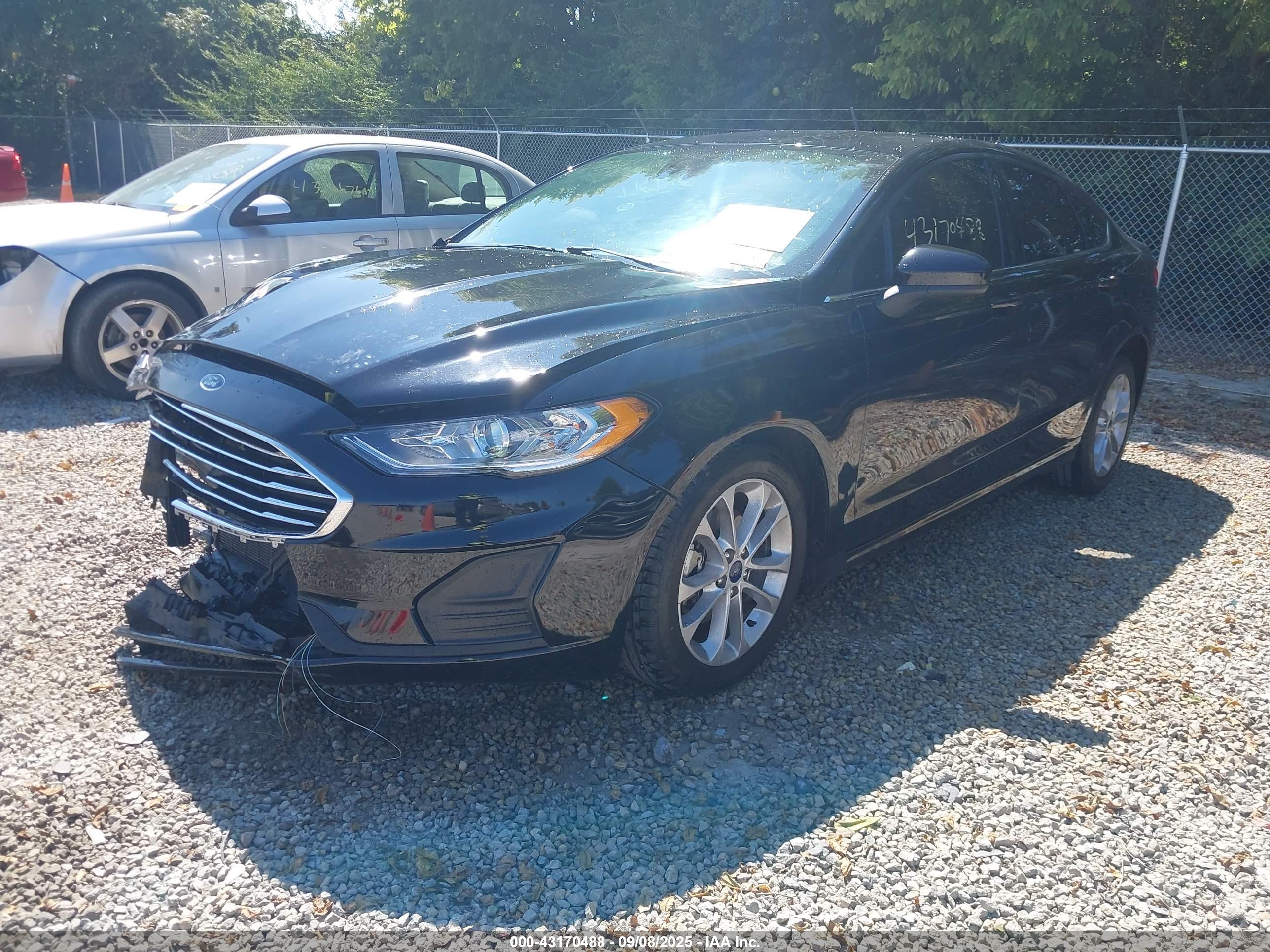 FORD FUSION image 2