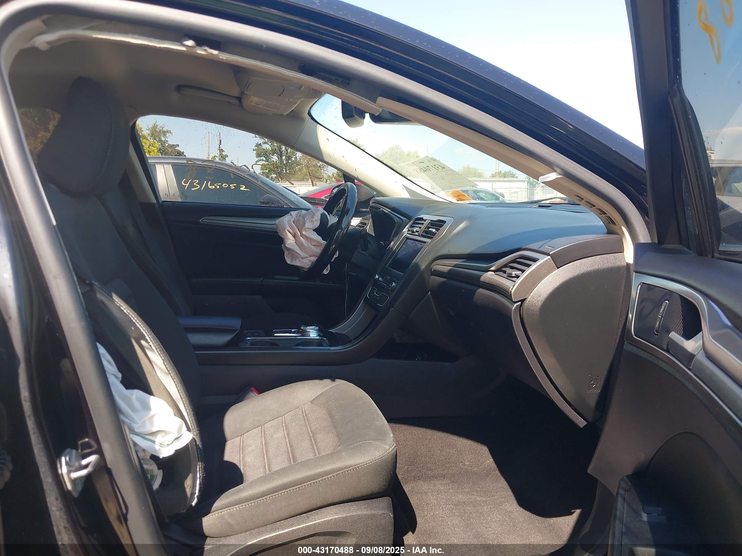 FORD FUSION image 5