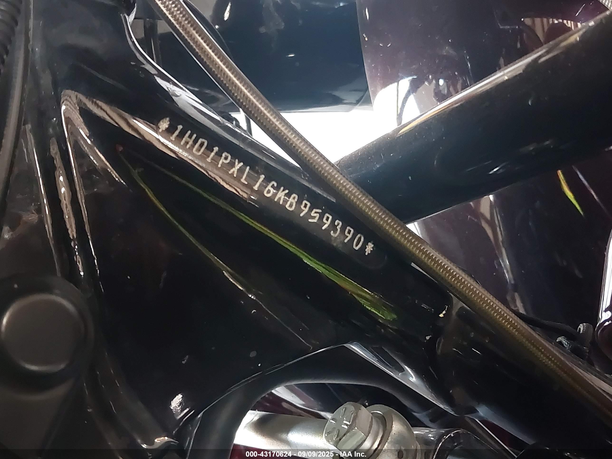 HARLEY-DAVIDSON FLHXSE image 10