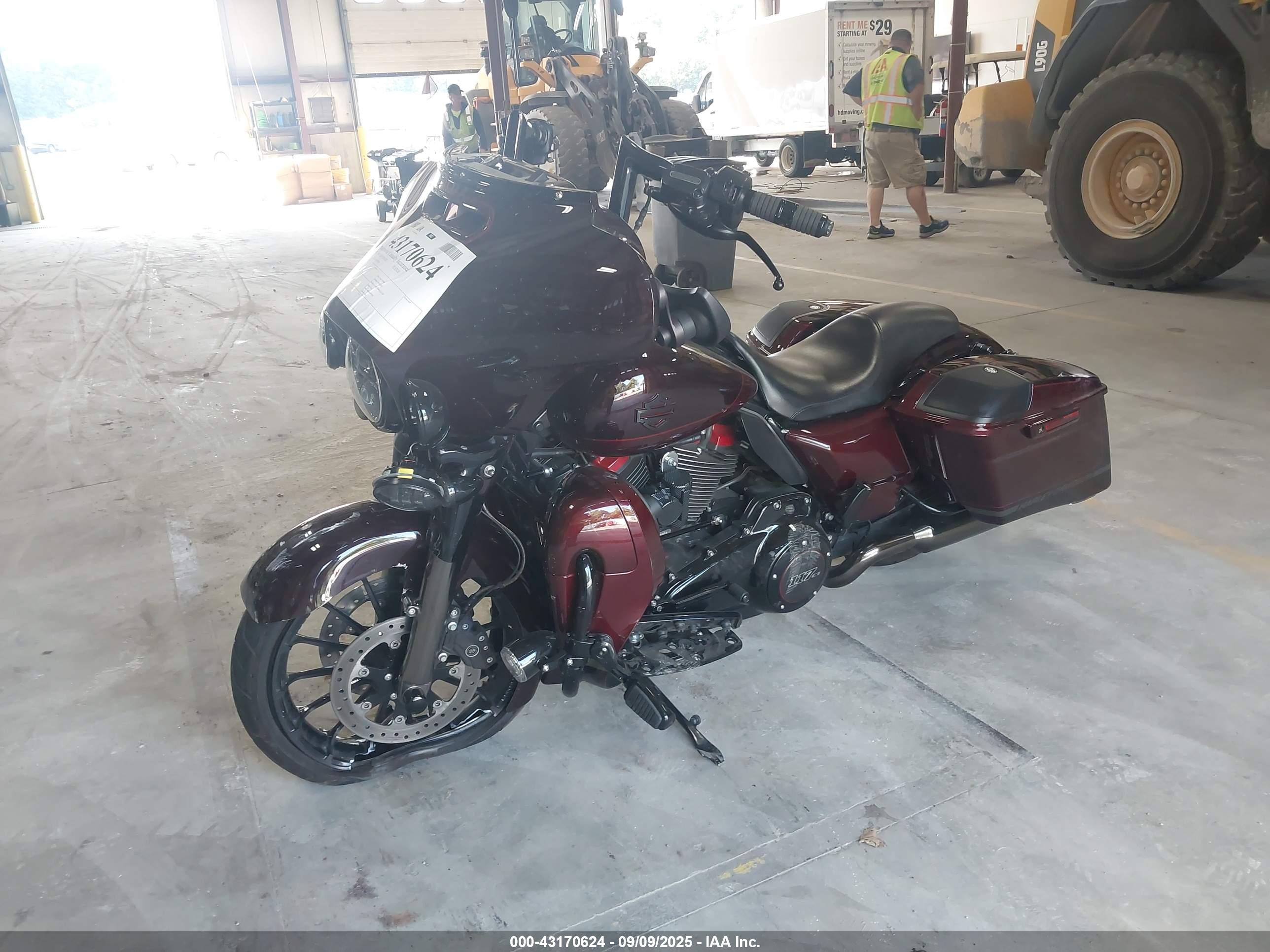 HARLEY-DAVIDSON FLHXSE image 2